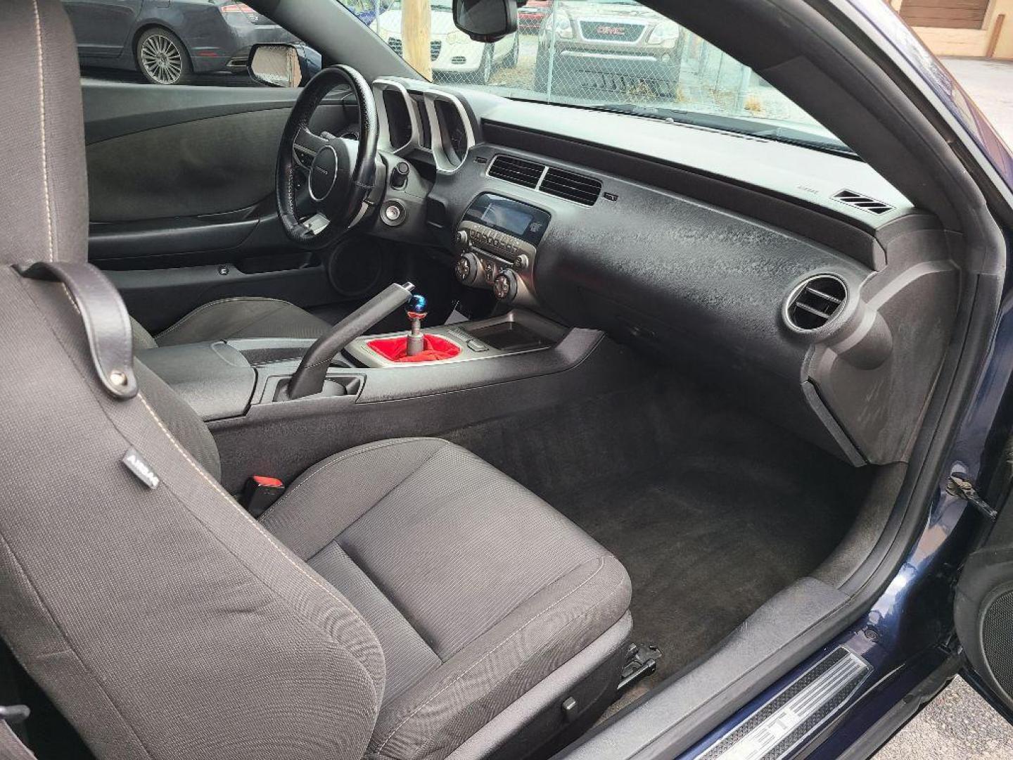 2011 BLUE CHEVROLET CAMARO RS (2G1FF1ED4B9) with an 3.6L engine, 6-Speed Manual transmission, located at 117 North Cameron Street, Harrisburg, PA, 17101, (717) 963-8962, 40.267021, -76.875351 - Photo#8