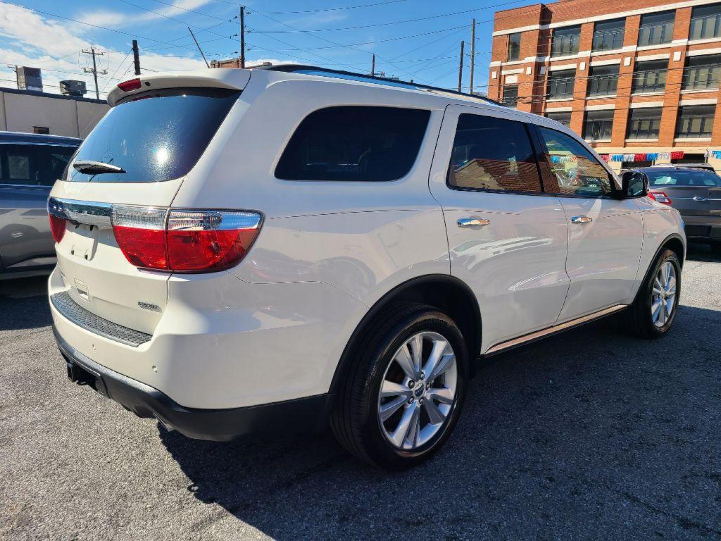 2011 WHITE DODGE DURANGO CREW (1D4RE4GG5BC) with an 3.6L engine, Automatic transmission, located at 117 North Cameron Street, Harrisburg, PA, 17101, (717) 963-8962, 40.267021, -76.875351 - WE FINANCE!!! Good Credit/ Bad Credit/ No Credit - ALL Trade-Ins Welcomed!!! ***Guaranteed Credit Approval*** APPLY ONLINE or CALL us TODAY ;) Internet Prices and Marketplace Prices are SPECIAL discounted ***CASH DEALS*** Retail Prices are higher. Please call us to discuss your cash and finan - Photo#4