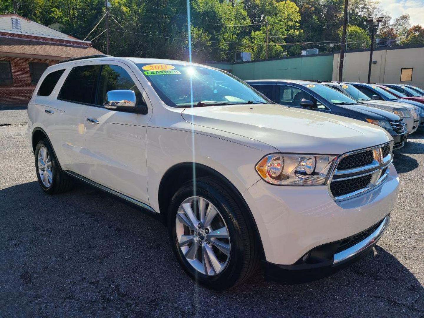 2011 WHITE DODGE DURANGO CREW (1D4RE4GG5BC) with an 3.6L engine, Automatic transmission, located at 117 North Cameron Street, Harrisburg, PA, 17101, (717) 963-8962, 40.267021, -76.875351 - WE FINANCE!!! Good Credit/ Bad Credit/ No Credit - ALL Trade-Ins Welcomed!!! ***Guaranteed Credit Approval*** APPLY ONLINE or CALL us TODAY ;) Internet Prices and Marketplace Prices are SPECIAL discounted ***CASH DEALS*** Retail Prices are higher. Please call us to discuss your cash and finan - Photo#6