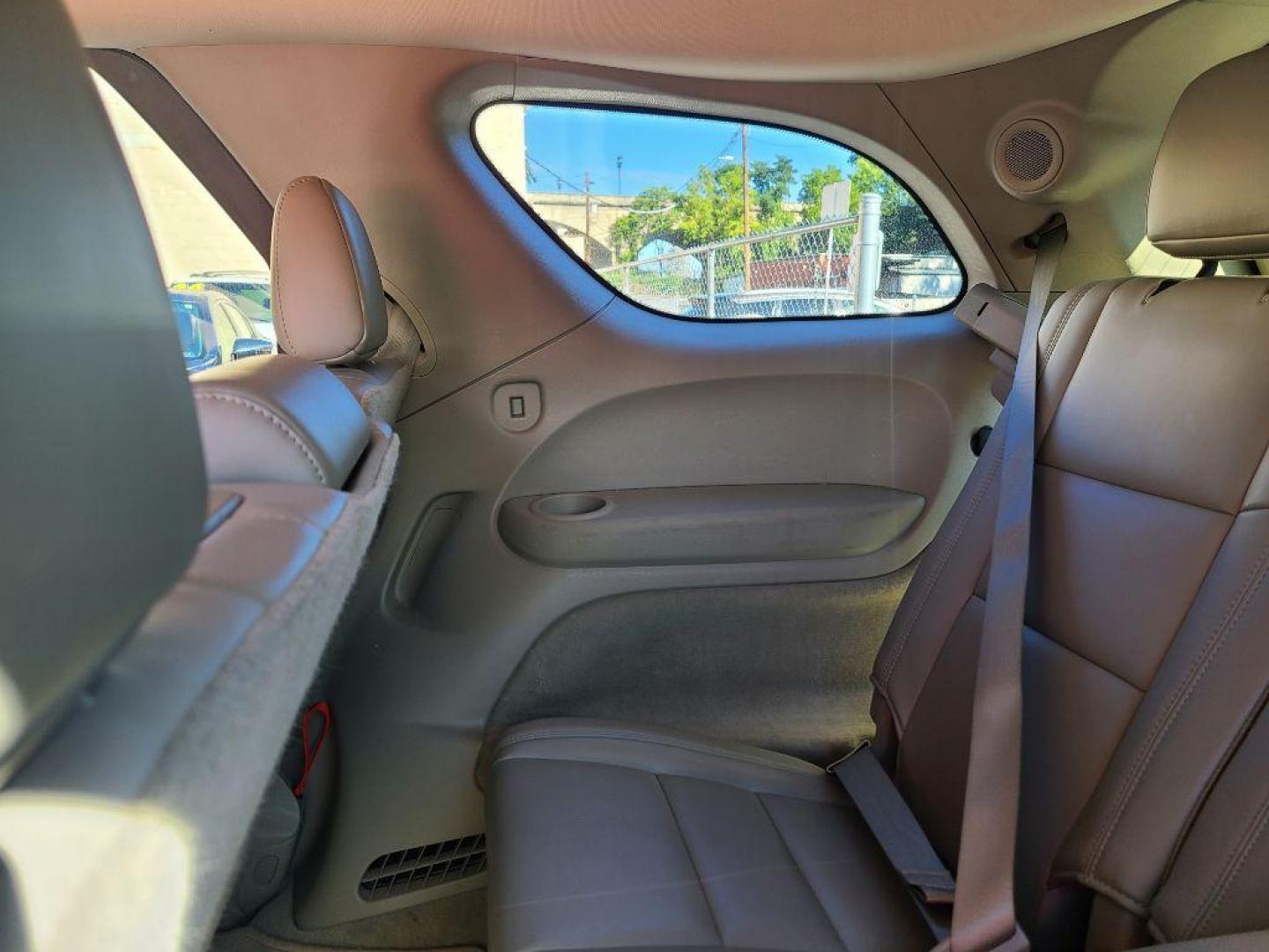 2011 WHITE DODGE DURANGO CREW (1D4RE4GG5BC) with an 3.6L engine, Automatic transmission, located at 117 North Cameron Street, Harrisburg, PA, 17101, (717) 963-8962, 40.267021, -76.875351 - WE FINANCE!!! Good Credit/ Bad Credit/ No Credit - ALL Trade-Ins Welcomed!!! ***Guaranteed Credit Approval*** APPLY ONLINE or CALL us TODAY ;) Internet Prices and Marketplace Prices are SPECIAL discounted ***CASH DEALS*** Retail Prices are higher. Please call us to discuss your cash and finan - Photo#14