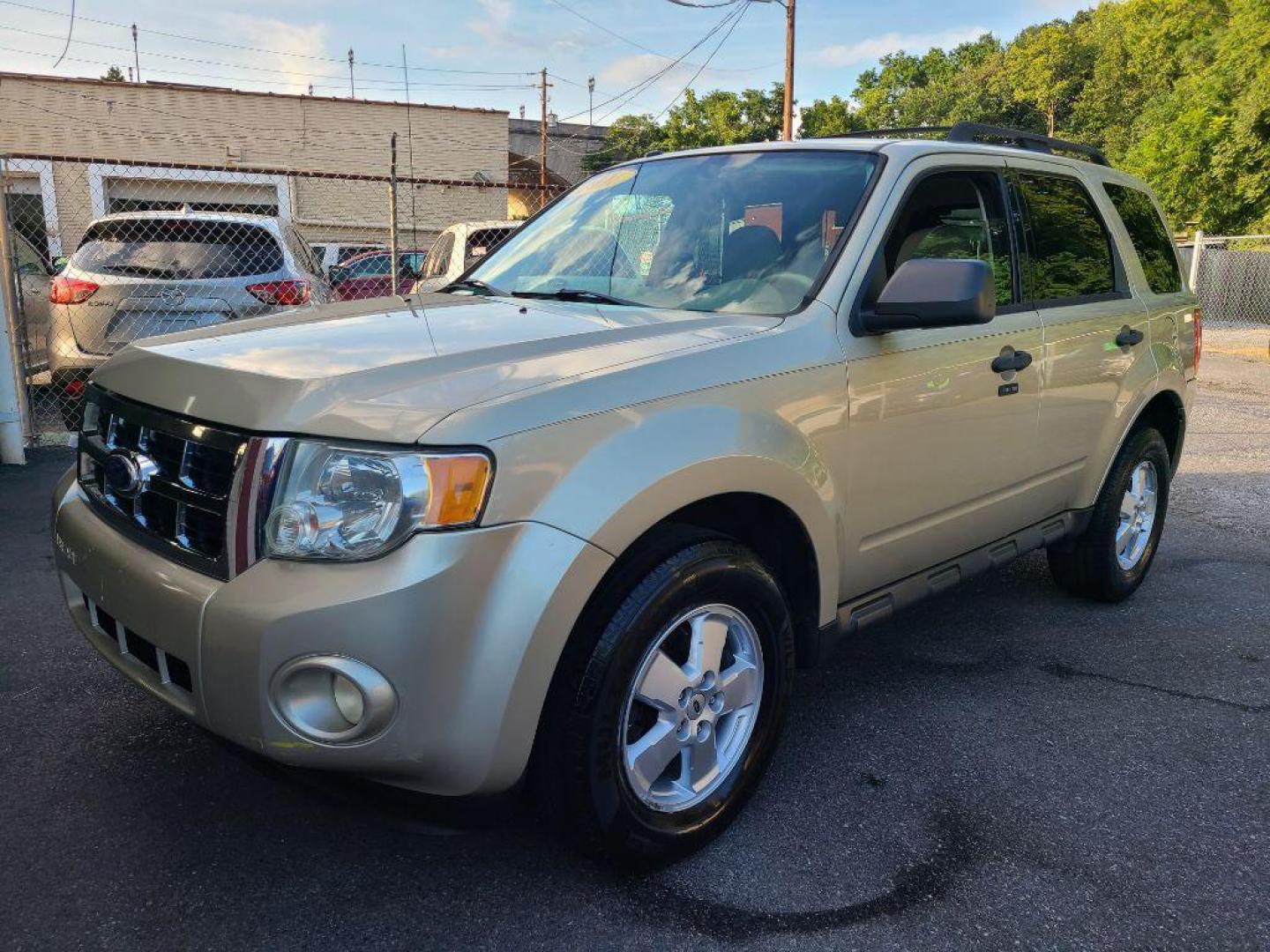 2011 GOLD FORD ESCAPE XLT (1FMCU0D75BK) with an 2.5L engine, Automatic transmission, located at 117 North Cameron Street, Harrisburg, PA, 17101, (717) 963-8962, 40.267021, -76.875351 - WE FINANCE!!! Good Credit/ Bad Credit/ No Credit - ALL Trade-Ins Welcomed!!! ***Guaranteed Credit Approval*** APPLY ONLINE or CALL us TODAY ;) Internet Prices and Marketplace Prices are SPECIAL discounted ***CASH DEALS*** Retail Prices are higher. Please call us to discuss your cash and finan - Photo#0
