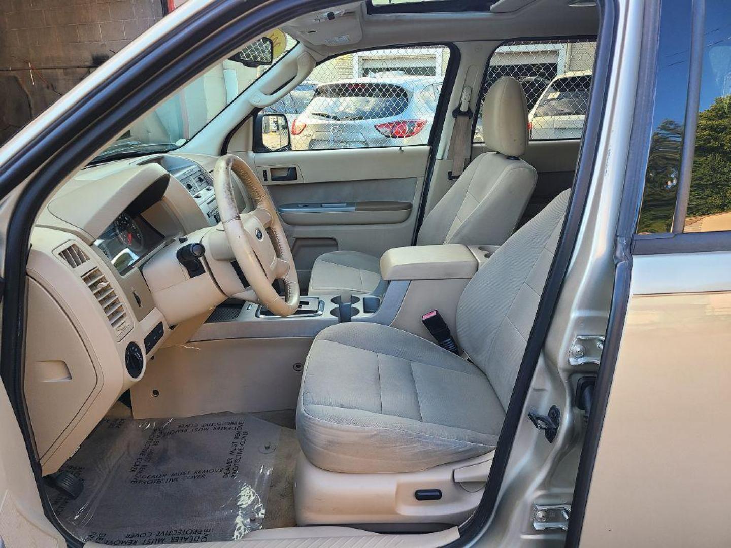 2011 GOLD FORD ESCAPE XLT (1FMCU0D75BK) with an 2.5L engine, Automatic transmission, located at 117 North Cameron Street, Harrisburg, PA, 17101, (717) 963-8962, 40.267021, -76.875351 - WE FINANCE!!! Good Credit/ Bad Credit/ No Credit - ALL Trade-Ins Welcomed!!! ***Guaranteed Credit Approval*** APPLY ONLINE or CALL us TODAY ;) Internet Prices and Marketplace Prices are SPECIAL discounted ***CASH DEALS*** Retail Prices are higher. Please call us to discuss your cash and finan - Photo#13