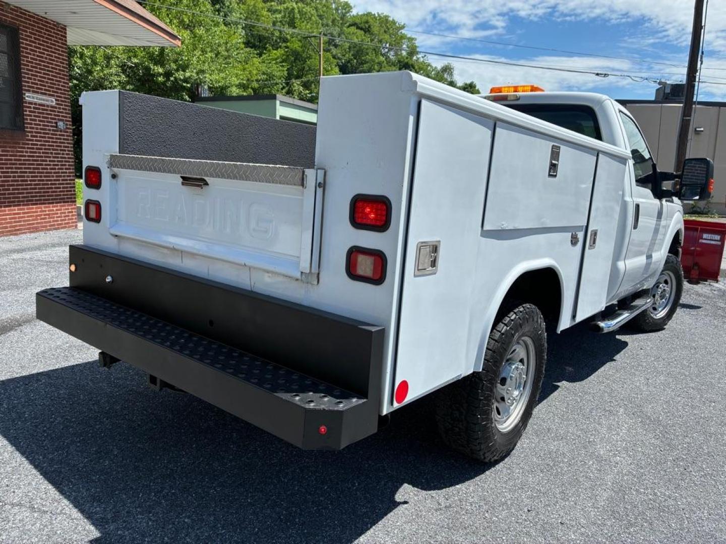 2011 WHITE FORD F250 SUPER DUTY (1FDBF2B61BE) with an 6.2L engine, Automatic transmission, located at 117 North Cameron Street, Harrisburg, PA, 17101, (717) 963-8962, 40.267021, -76.875351 - WE FINANCE!!! MOST vehicles are available for financing. Good Credit/ Challenged Credit/ No Credit - ALL Trade-Ins Welcomed!!! APPLY ONLINE or CALL us TODAY Please call us to discuss your cash and/or financing options. Thanks for checking our inventory! We're here to help. - Photo#4