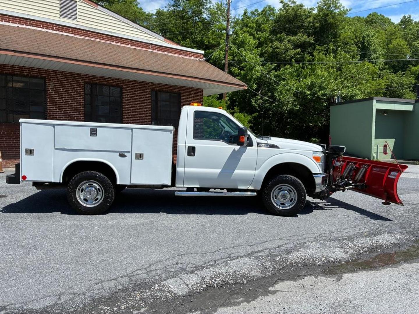 2011 WHITE FORD F250 SUPER DUTY (1FDBF2B61BE) with an 6.2L engine, Automatic transmission, located at 117 North Cameron Street, Harrisburg, PA, 17101, (717) 963-8962, 40.267021, -76.875351 - WE FINANCE!!! MOST vehicles are available for financing. Good Credit/ Challenged Credit/ No Credit - ALL Trade-Ins Welcomed!!! APPLY ONLINE or CALL us TODAY Please call us to discuss your cash and/or financing options. Thanks for checking our inventory! We're here to help. - Photo#5