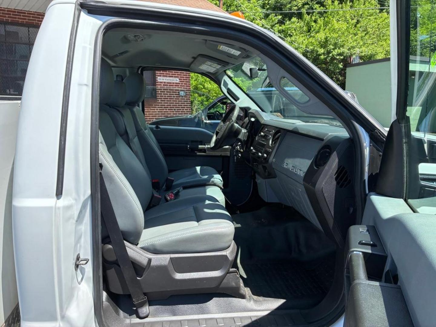 2011 WHITE FORD F250 SUPER DUTY (1FDBF2B61BE) with an 6.2L engine, Automatic transmission, located at 117 North Cameron Street, Harrisburg, PA, 17101, (717) 963-8962, 40.267021, -76.875351 - WE FINANCE!!! MOST vehicles are available for financing. Good Credit/ Challenged Credit/ No Credit - ALL Trade-Ins Welcomed!!! APPLY ONLINE or CALL us TODAY Please call us to discuss your cash and/or financing options. Thanks for checking our inventory! We're here to help. - Photo#10