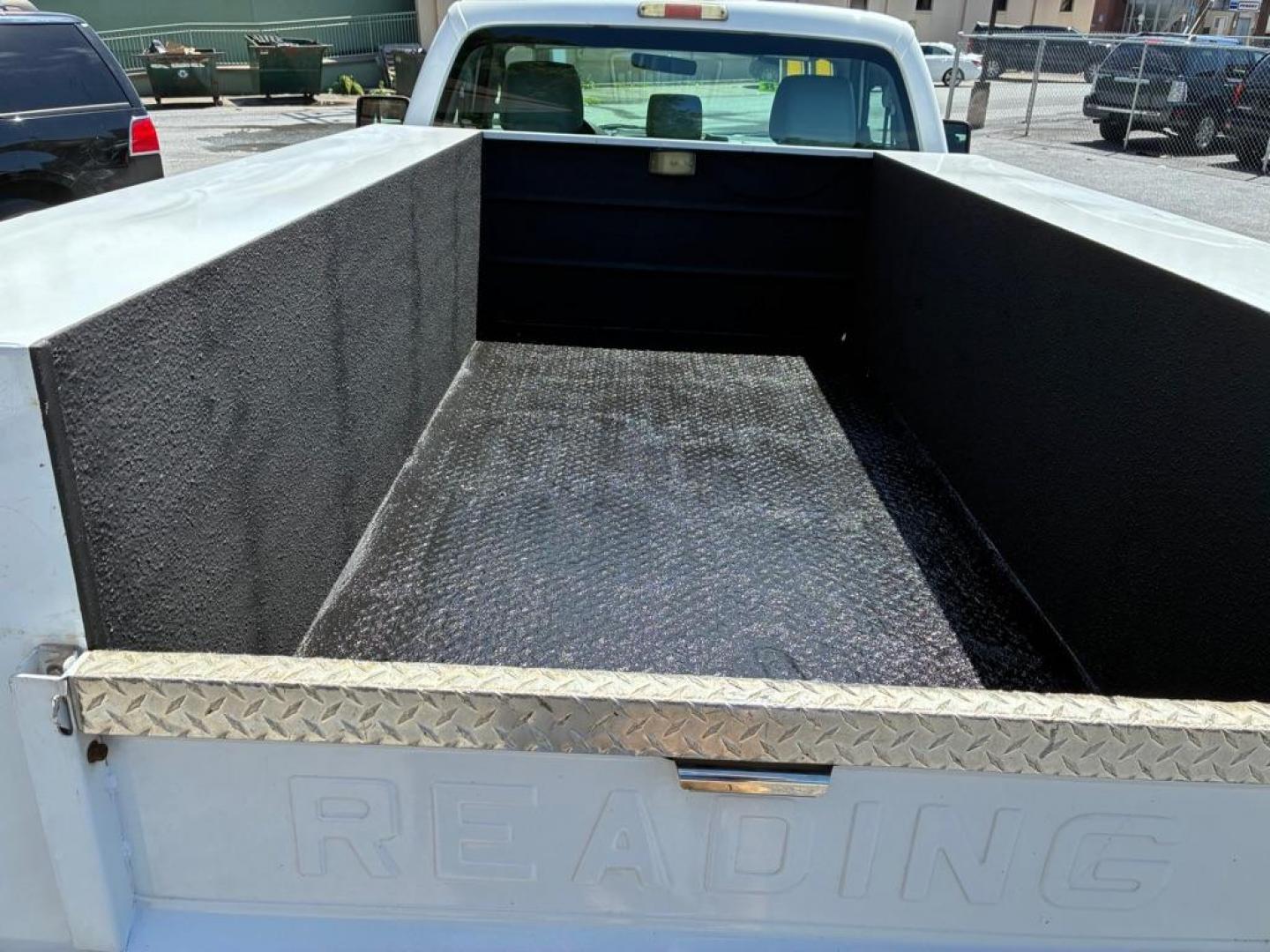 2011 WHITE FORD F250 SUPER DUTY (1FDBF2B61BE) with an 6.2L engine, Automatic transmission, located at 117 North Cameron Street, Harrisburg, PA, 17101, (717) 963-8962, 40.267021, -76.875351 - WE FINANCE!!! MOST vehicles are available for financing. Good Credit/ Challenged Credit/ No Credit - ALL Trade-Ins Welcomed!!! APPLY ONLINE or CALL us TODAY Please call us to discuss your cash and/or financing options. Thanks for checking our inventory! We're here to help. - Photo#11