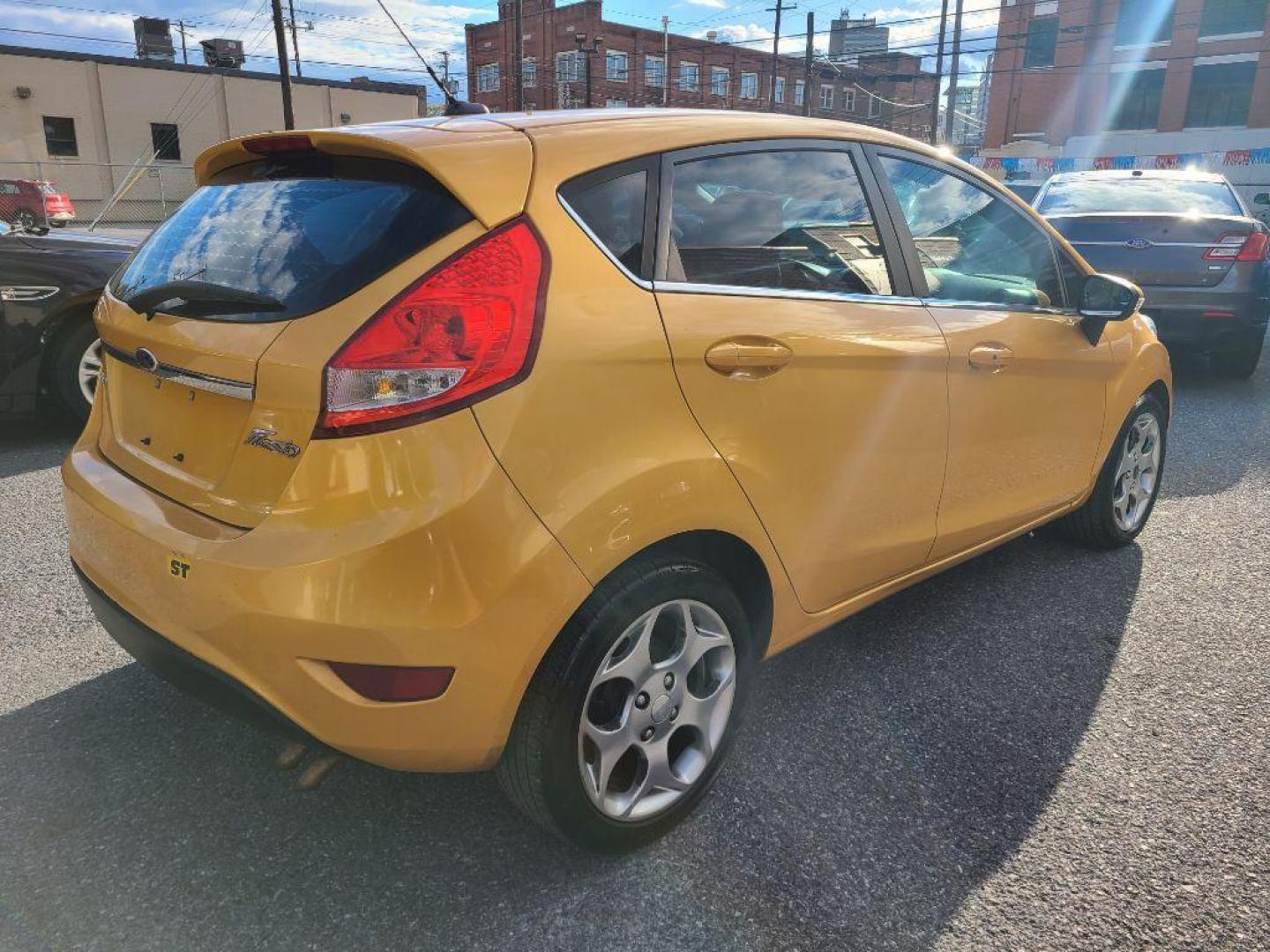 2011 GOLD FORD FIESTA SES (3FADP4FJ4BM) with an 1.6L engine, Automatic transmission, located at 117 North Cameron Street, Harrisburg, PA, 17101, (717) 963-8962, 40.267021, -76.875351 - WE FINANCE!!! Good Credit/ Bad Credit/ No Credit - ALL Trade-Ins Welcomed!!! ***Guaranteed Credit Approval*** APPLY ONLINE or CALL us TODAY ;) Please call us to discuss your cash and financing options. - Photo#4