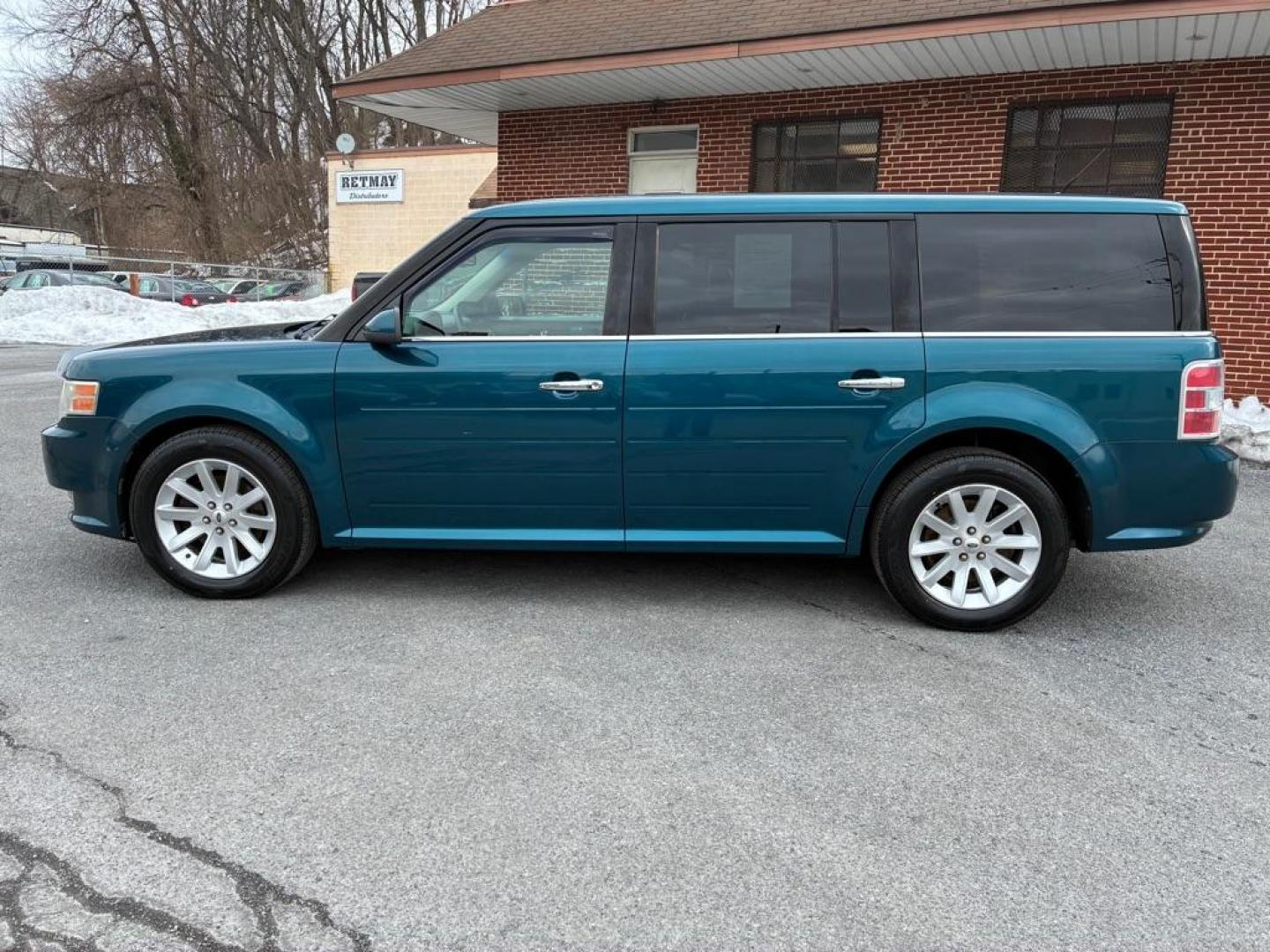 2011 BLUE FORD FLEX SEL (2FMHK6CC4BB) with an 3.5L engine, Automatic transmission, located at 117 North Cameron Street, Harrisburg, PA, 17101, (717) 963-8962, 40.267021, -76.875351 - WE FINANCE!!! Good Credit/ Challenged Credit/ No Credit - ALL Trade-Ins Welcomed!!! APPLY ONLINE or CALL us TODAY ;) Please call us to discuss your cash and/or financing options. - Photo#1