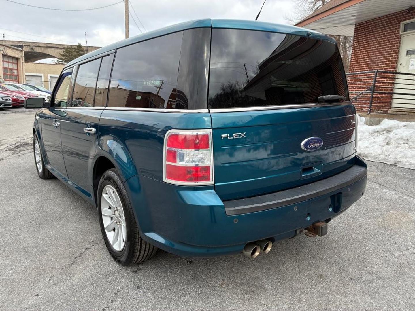 2011 BLUE FORD FLEX SEL (2FMHK6CC4BB) with an 3.5L engine, Automatic transmission, located at 117 North Cameron Street, Harrisburg, PA, 17101, (717) 963-8962, 40.267021, -76.875351 - WE FINANCE!!! Good Credit/ Challenged Credit/ No Credit - ALL Trade-Ins Welcomed!!! APPLY ONLINE or CALL us TODAY ;) Please call us to discuss your cash and/or financing options. - Photo#2