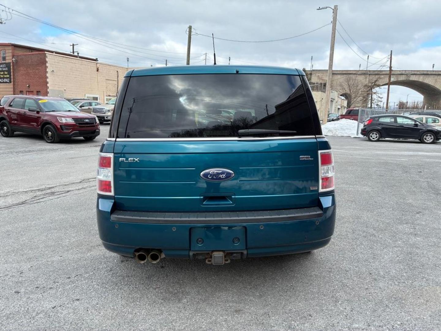 2011 BLUE FORD FLEX SEL (2FMHK6CC4BB) with an 3.5L engine, Automatic transmission, located at 117 North Cameron Street, Harrisburg, PA, 17101, (717) 963-8962, 40.267021, -76.875351 - WE FINANCE!!! Good Credit/ Challenged Credit/ No Credit - ALL Trade-Ins Welcomed!!! APPLY ONLINE or CALL us TODAY ;) Please call us to discuss your cash and/or financing options. - Photo#3