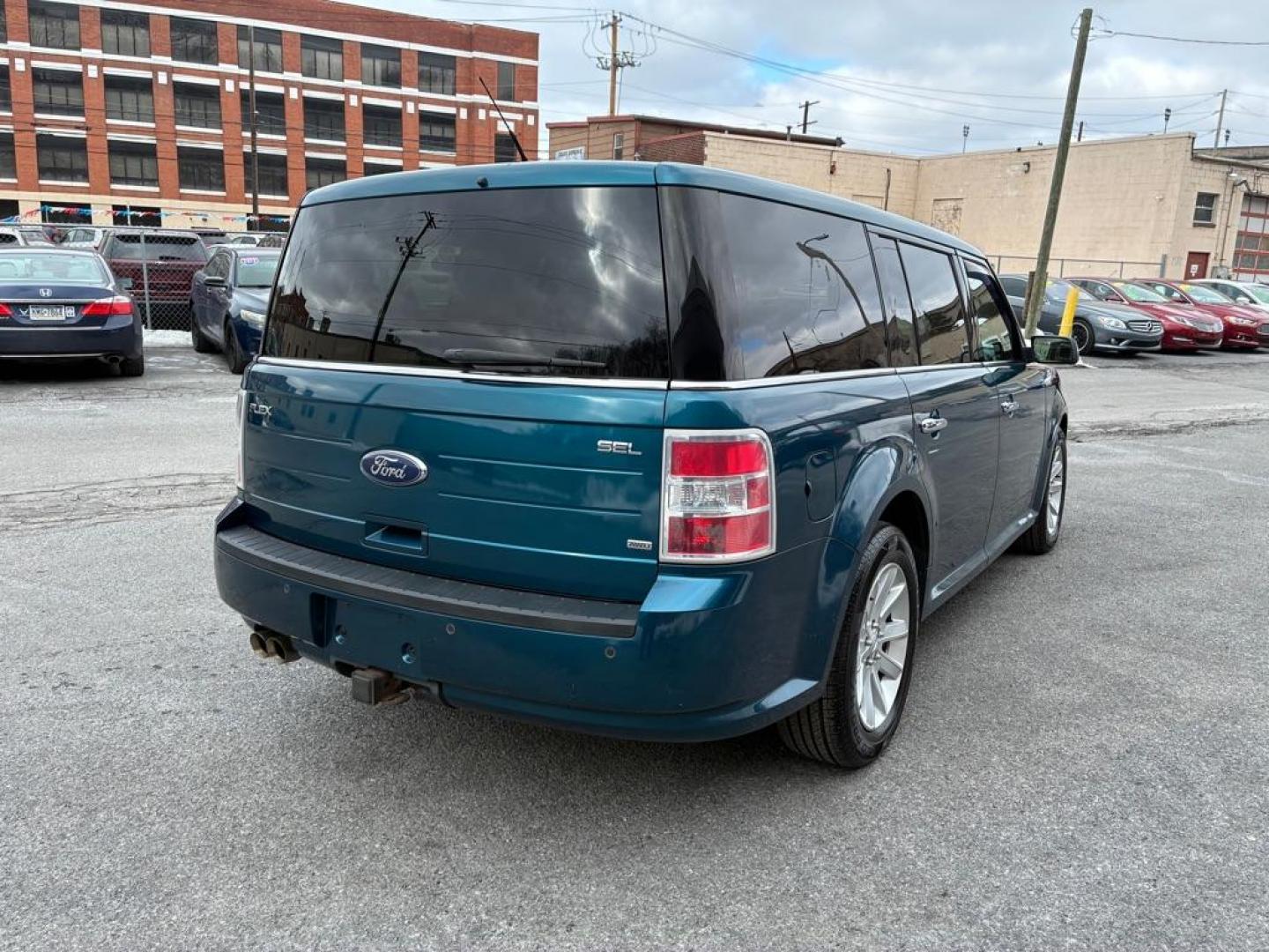 2011 BLUE FORD FLEX SEL (2FMHK6CC4BB) with an 3.5L engine, Automatic transmission, located at 117 North Cameron Street, Harrisburg, PA, 17101, (717) 963-8962, 40.267021, -76.875351 - WE FINANCE!!! Good Credit/ Challenged Credit/ No Credit - ALL Trade-Ins Welcomed!!! APPLY ONLINE or CALL us TODAY ;) Please call us to discuss your cash and/or financing options. - Photo#4