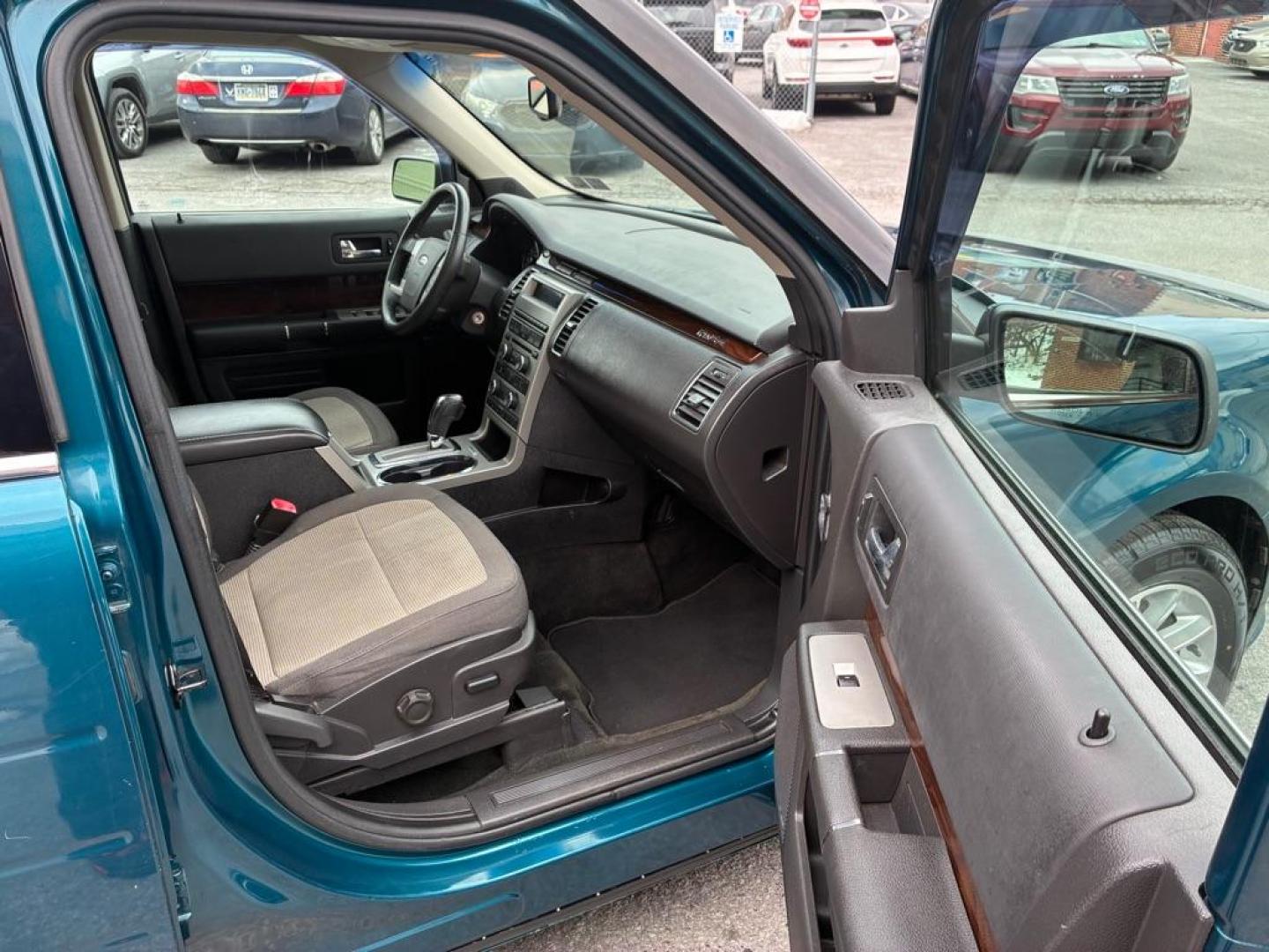 2011 BLUE FORD FLEX SEL (2FMHK6CC4BB) with an 3.5L engine, Automatic transmission, located at 117 North Cameron Street, Harrisburg, PA, 17101, (717) 963-8962, 40.267021, -76.875351 - WE FINANCE!!! Good Credit/ Challenged Credit/ No Credit - ALL Trade-Ins Welcomed!!! APPLY ONLINE or CALL us TODAY ;) Please call us to discuss your cash and/or financing options. - Photo#9