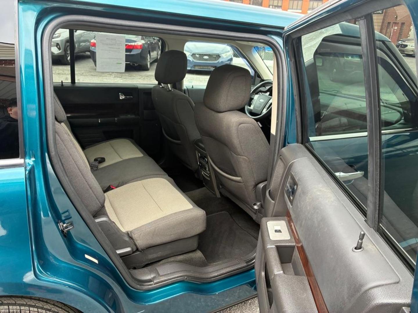 2011 BLUE FORD FLEX SEL (2FMHK6CC4BB) with an 3.5L engine, Automatic transmission, located at 117 North Cameron Street, Harrisburg, PA, 17101, (717) 963-8962, 40.267021, -76.875351 - WE FINANCE!!! Good Credit/ Challenged Credit/ No Credit - ALL Trade-Ins Welcomed!!! APPLY ONLINE or CALL us TODAY ;) Please call us to discuss your cash and/or financing options. - Photo#10
