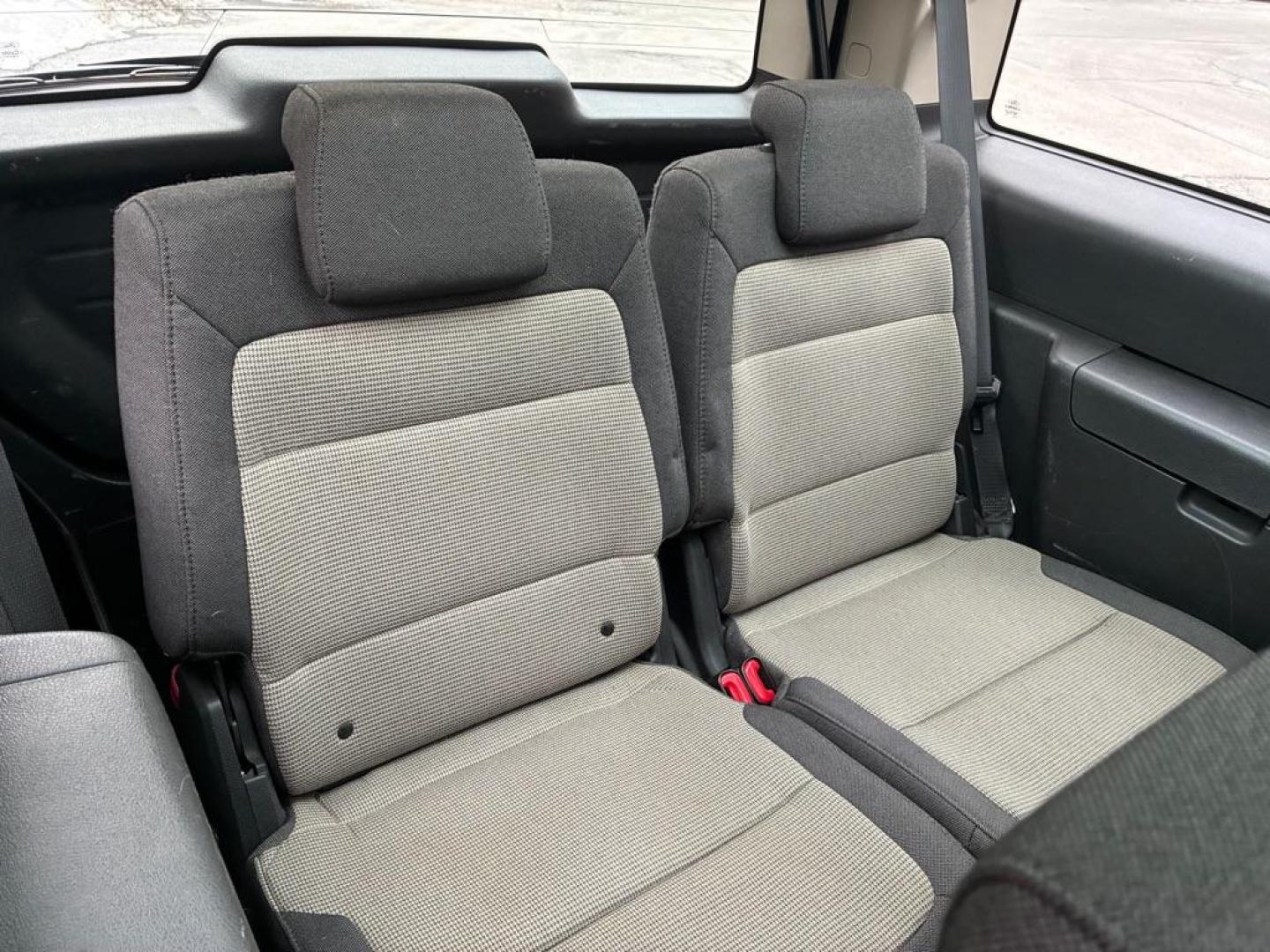 2011 BLUE FORD FLEX SEL (2FMHK6CC4BB) with an 3.5L engine, Automatic transmission, located at 117 North Cameron Street, Harrisburg, PA, 17101, (717) 963-8962, 40.267021, -76.875351 - WE FINANCE!!! Good Credit/ Challenged Credit/ No Credit - ALL Trade-Ins Welcomed!!! APPLY ONLINE or CALL us TODAY ;) Please call us to discuss your cash and/or financing options. - Photo#11