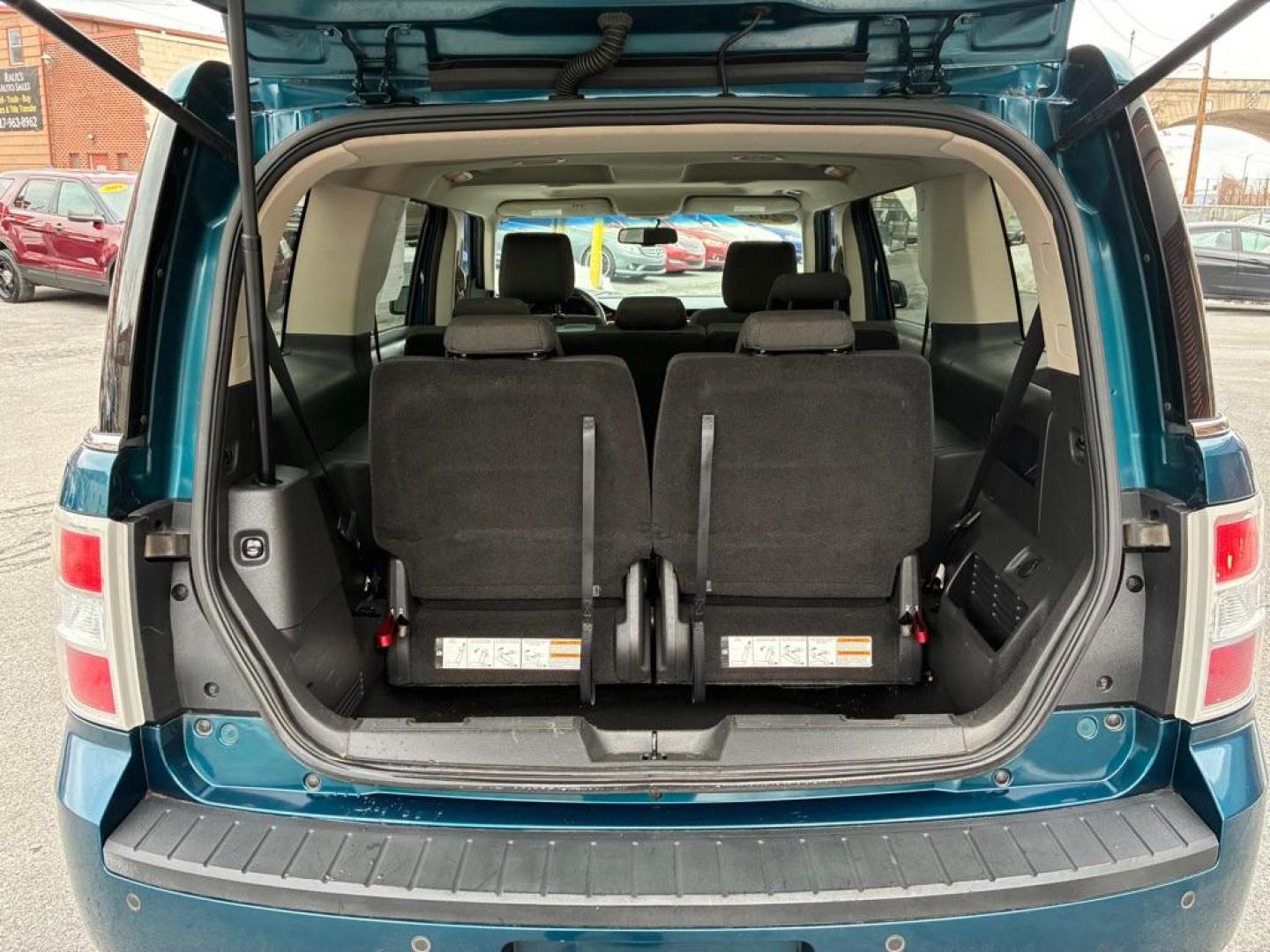 2011 BLUE FORD FLEX SEL (2FMHK6CC4BB) with an 3.5L engine, Automatic transmission, located at 117 North Cameron Street, Harrisburg, PA, 17101, (717) 963-8962, 40.267021, -76.875351 - WE FINANCE!!! Good Credit/ Challenged Credit/ No Credit - ALL Trade-Ins Welcomed!!! APPLY ONLINE or CALL us TODAY ;) Please call us to discuss your cash and/or financing options. - Photo#12