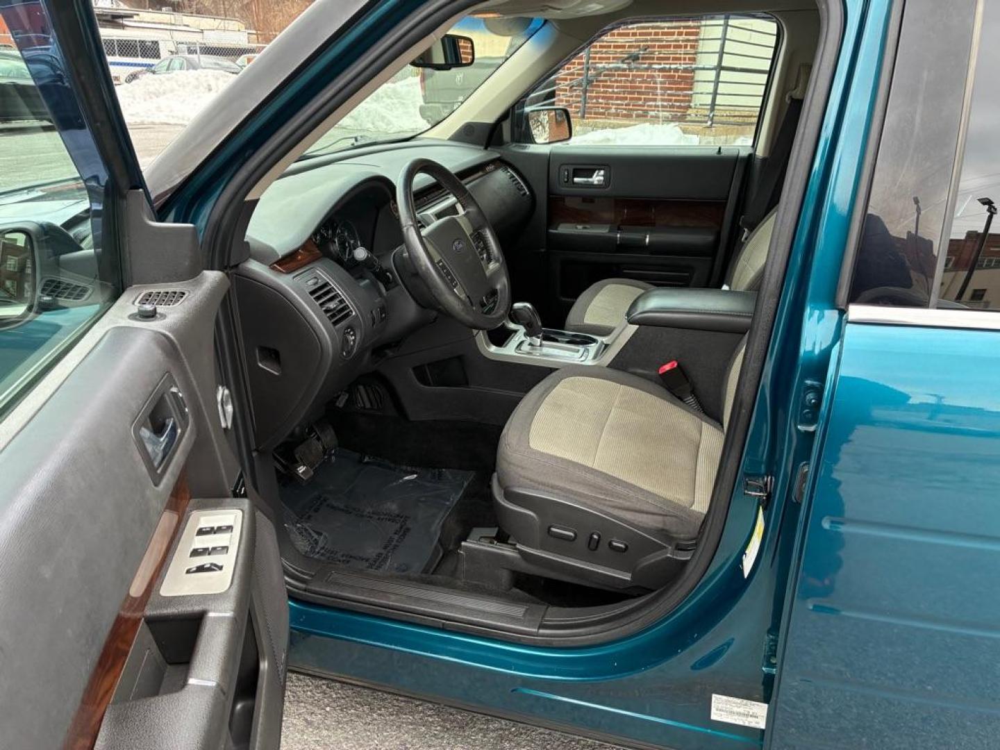 2011 BLUE FORD FLEX SEL (2FMHK6CC4BB) with an 3.5L engine, Automatic transmission, located at 117 North Cameron Street, Harrisburg, PA, 17101, (717) 963-8962, 40.267021, -76.875351 - WE FINANCE!!! Good Credit/ Challenged Credit/ No Credit - ALL Trade-Ins Welcomed!!! APPLY ONLINE or CALL us TODAY ;) Please call us to discuss your cash and/or financing options. - Photo#17