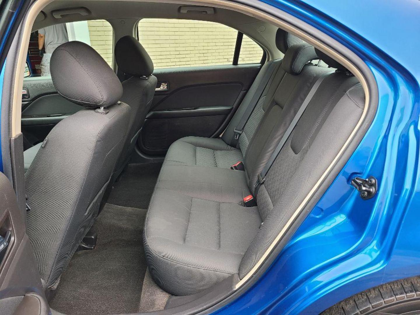 2011 BLUE FORD FUSION SE (3FAHP0HAXBR) with an 2.5L engine, Automatic transmission, located at 117 North Cameron Street, Harrisburg, PA, 17101, (717) 963-8962, 40.267021, -76.875351 - WE FINANCE!!! Good Credit/ Bad Credit/ No Credit - ALL Trade-Ins Welcomed!!! ***Guaranteed Credit Approval*** APPLY ONLINE or CALL us TODAY ;) Internet Prices and Marketplace Prices are SPECIAL discounted ***CASH DEALS*** Retail Prices are higher. Please call us to discuss your cash and finan - Photo#11