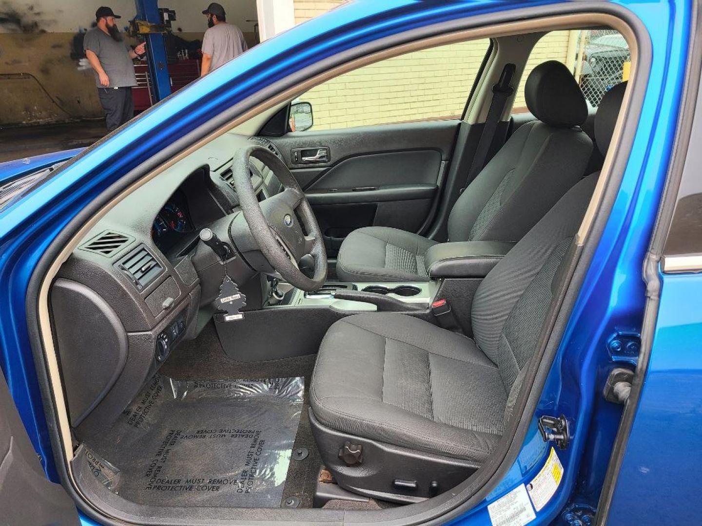 2011 BLUE FORD FUSION SE (3FAHP0HAXBR) with an 2.5L engine, Automatic transmission, located at 117 North Cameron Street, Harrisburg, PA, 17101, (717) 963-8962, 40.267021, -76.875351 - WE FINANCE!!! Good Credit/ Bad Credit/ No Credit - ALL Trade-Ins Welcomed!!! ***Guaranteed Credit Approval*** APPLY ONLINE or CALL us TODAY ;) Internet Prices and Marketplace Prices are SPECIAL discounted ***CASH DEALS*** Retail Prices are higher. Please call us to discuss your cash and finan - Photo#12