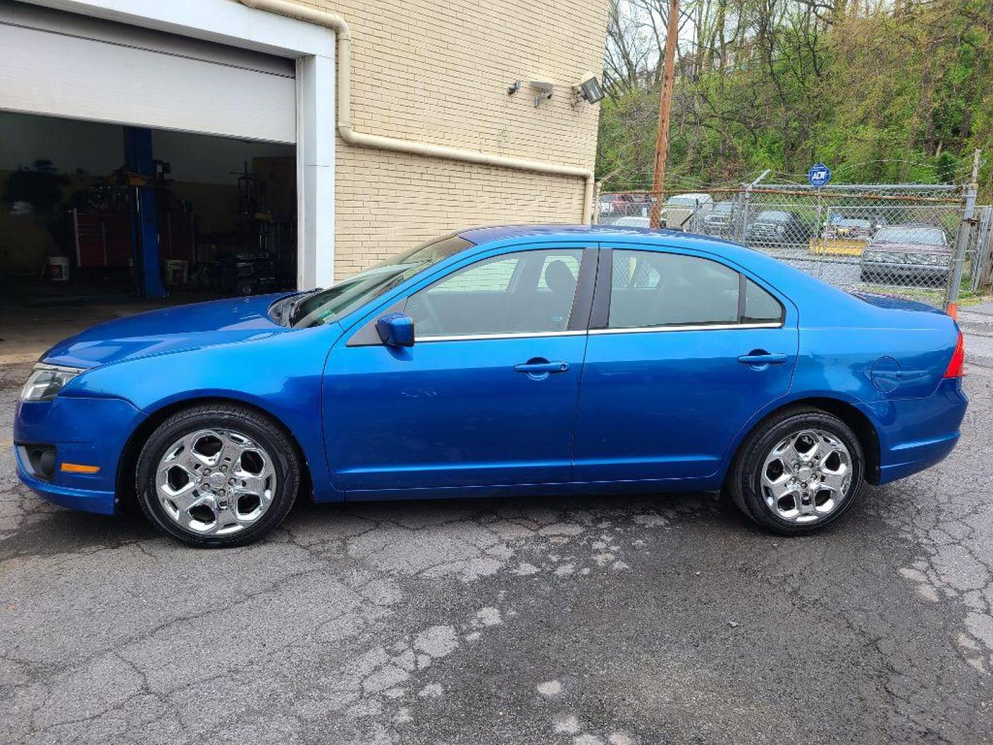 2011 BLUE FORD FUSION SE (3FAHP0HAXBR) with an 2.5L engine, Automatic transmission, located at 117 North Cameron Street, Harrisburg, PA, 17101, (717) 963-8962, 40.267021, -76.875351 - WE FINANCE!!! Good Credit/ Bad Credit/ No Credit - ALL Trade-Ins Welcomed!!! ***Guaranteed Credit Approval*** APPLY ONLINE or CALL us TODAY ;) Internet Prices and Marketplace Prices are SPECIAL discounted ***CASH DEALS*** Retail Prices are higher. Please call us to discuss your cash and finan - Photo#1