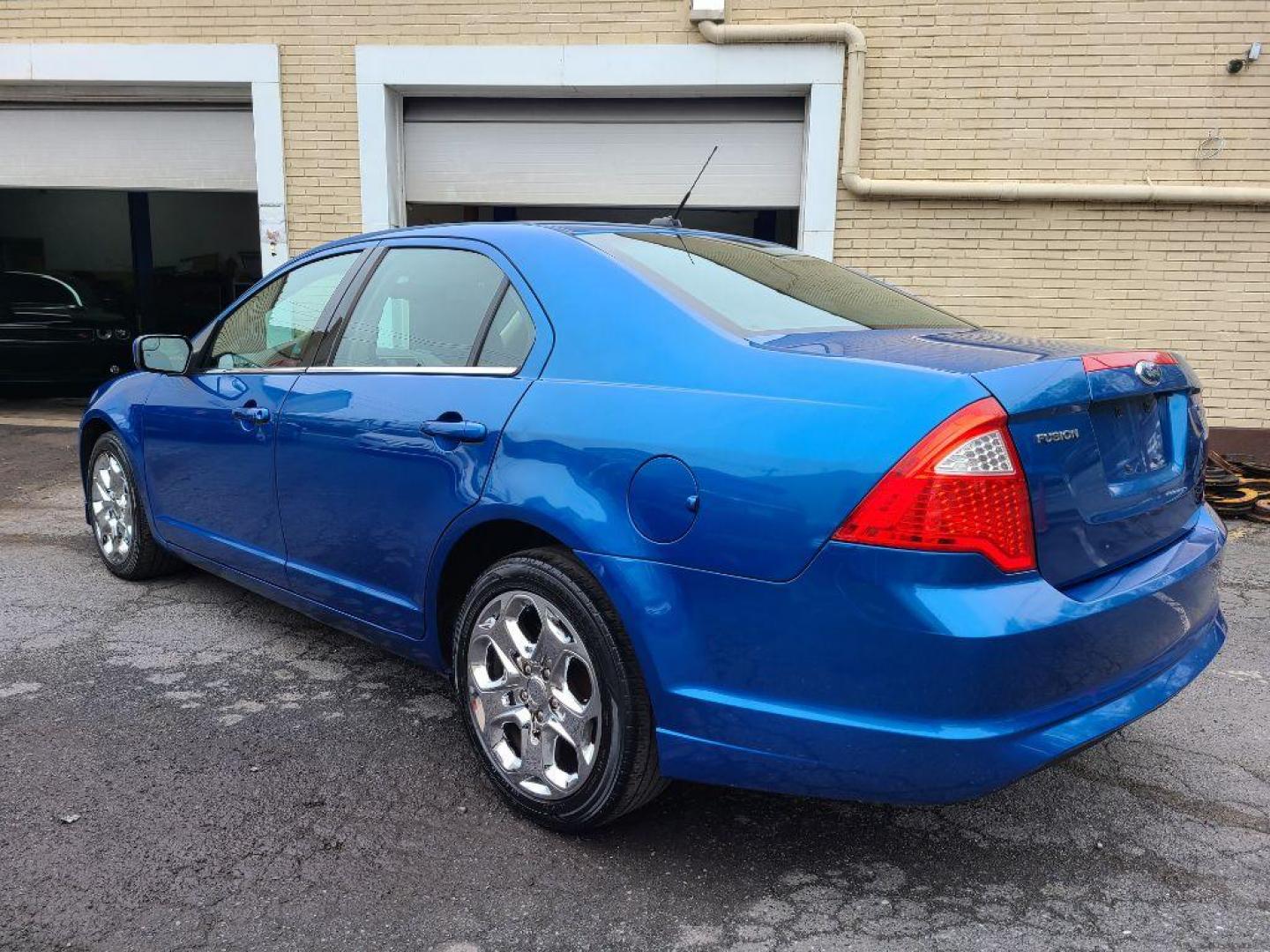 2011 BLUE FORD FUSION SE (3FAHP0HAXBR) with an 2.5L engine, Automatic transmission, located at 117 North Cameron Street, Harrisburg, PA, 17101, (717) 963-8962, 40.267021, -76.875351 - WE FINANCE!!! Good Credit/ Bad Credit/ No Credit - ALL Trade-Ins Welcomed!!! ***Guaranteed Credit Approval*** APPLY ONLINE or CALL us TODAY ;) Internet Prices and Marketplace Prices are SPECIAL discounted ***CASH DEALS*** Retail Prices are higher. Please call us to discuss your cash and finan - Photo#2