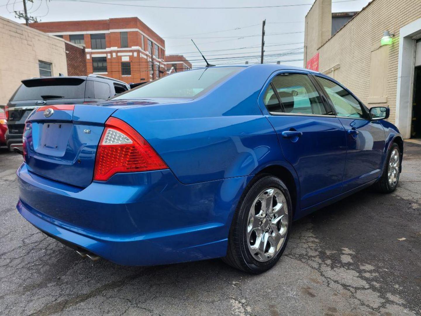 2011 BLUE FORD FUSION SE (3FAHP0HAXBR) with an 2.5L engine, Automatic transmission, located at 117 North Cameron Street, Harrisburg, PA, 17101, (717) 963-8962, 40.267021, -76.875351 - WE FINANCE!!! Good Credit/ Bad Credit/ No Credit - ALL Trade-Ins Welcomed!!! ***Guaranteed Credit Approval*** APPLY ONLINE or CALL us TODAY ;) Internet Prices and Marketplace Prices are SPECIAL discounted ***CASH DEALS*** Retail Prices are higher. Please call us to discuss your cash and finan - Photo#4