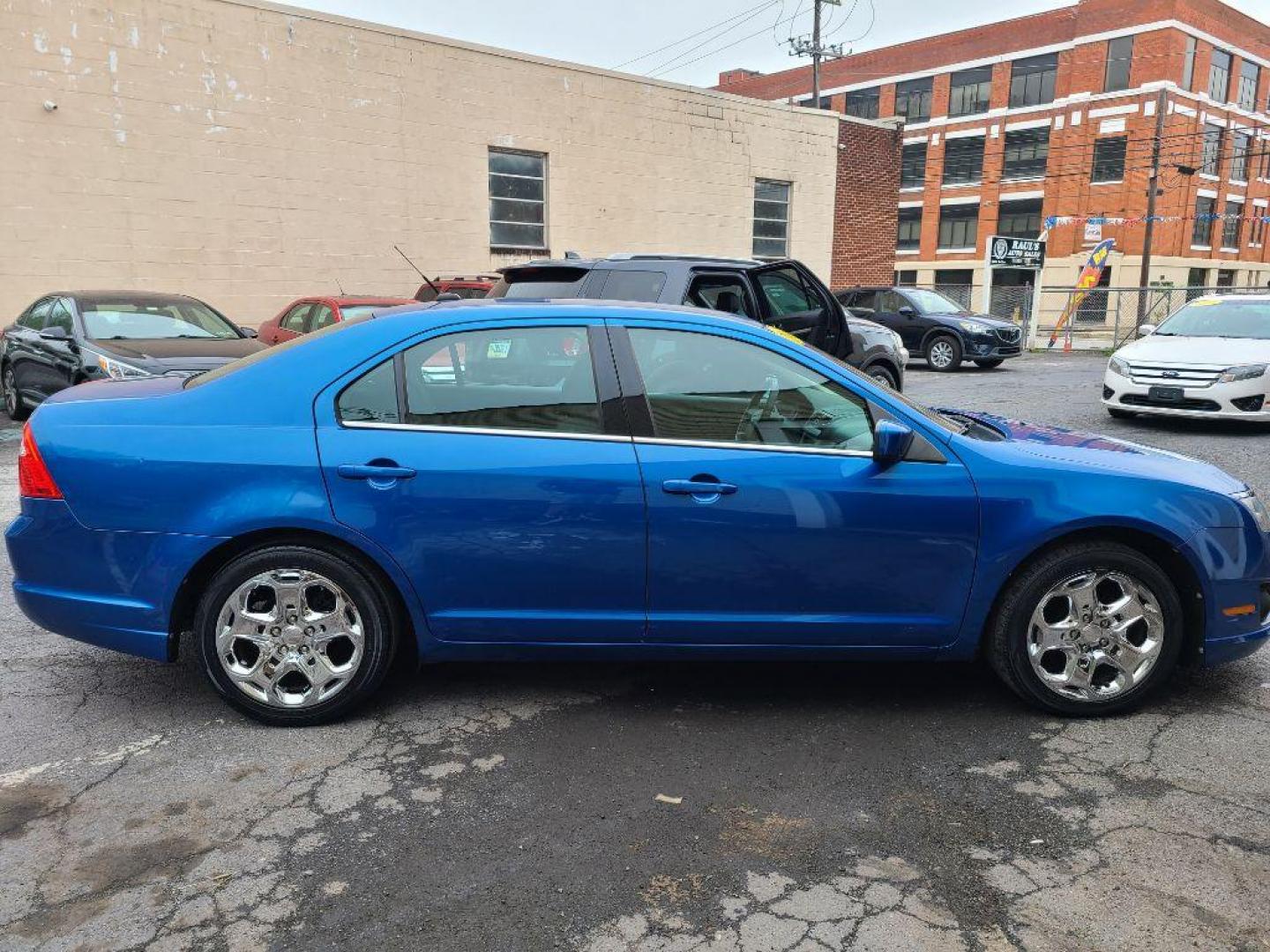 2011 BLUE FORD FUSION SE (3FAHP0HAXBR) with an 2.5L engine, Automatic transmission, located at 117 North Cameron Street, Harrisburg, PA, 17101, (717) 963-8962, 40.267021, -76.875351 - WE FINANCE!!! Good Credit/ Bad Credit/ No Credit - ALL Trade-Ins Welcomed!!! ***Guaranteed Credit Approval*** APPLY ONLINE or CALL us TODAY ;) Internet Prices and Marketplace Prices are SPECIAL discounted ***CASH DEALS*** Retail Prices are higher. Please call us to discuss your cash and finan - Photo#5