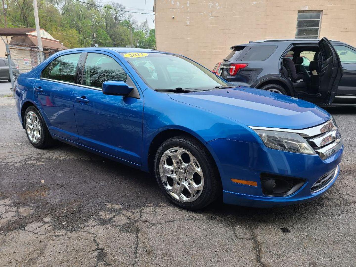 2011 BLUE FORD FUSION SE (3FAHP0HAXBR) with an 2.5L engine, Automatic transmission, located at 117 North Cameron Street, Harrisburg, PA, 17101, (717) 963-8962, 40.267021, -76.875351 - WE FINANCE!!! Good Credit/ Bad Credit/ No Credit - ALL Trade-Ins Welcomed!!! ***Guaranteed Credit Approval*** APPLY ONLINE or CALL us TODAY ;) Internet Prices and Marketplace Prices are SPECIAL discounted ***CASH DEALS*** Retail Prices are higher. Please call us to discuss your cash and finan - Photo#6
