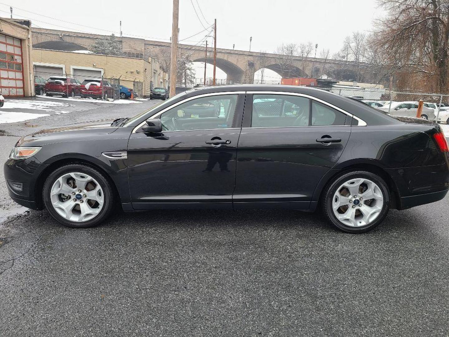 2011 BLACK FORD TAURUS SEL (1FAHP2EW6BG) with an 3.5L engine, Automatic transmission, located at 117 North Cameron Street, Harrisburg, PA, 17101, (717) 963-8962, 40.267021, -76.875351 - Photo#1