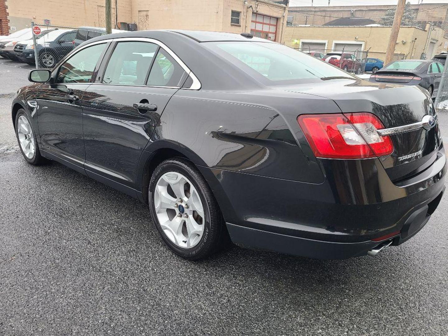 2011 BLACK FORD TAURUS SEL (1FAHP2EW6BG) with an 3.5L engine, Automatic transmission, located at 117 North Cameron Street, Harrisburg, PA, 17101, (717) 963-8962, 40.267021, -76.875351 - Photo#2