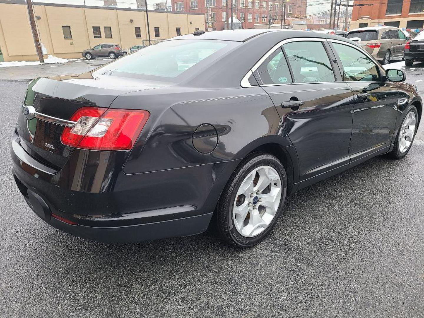 2011 BLACK FORD TAURUS SEL (1FAHP2EW6BG) with an 3.5L engine, Automatic transmission, located at 117 North Cameron Street, Harrisburg, PA, 17101, (717) 963-8962, 40.267021, -76.875351 - Photo#4