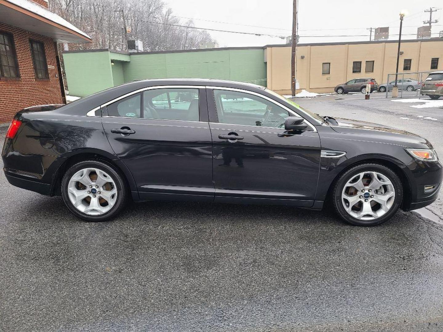 2011 BLACK FORD TAURUS SEL (1FAHP2EW6BG) with an 3.5L engine, Automatic transmission, located at 117 North Cameron Street, Harrisburg, PA, 17101, (717) 963-8962, 40.267021, -76.875351 - Photo#5