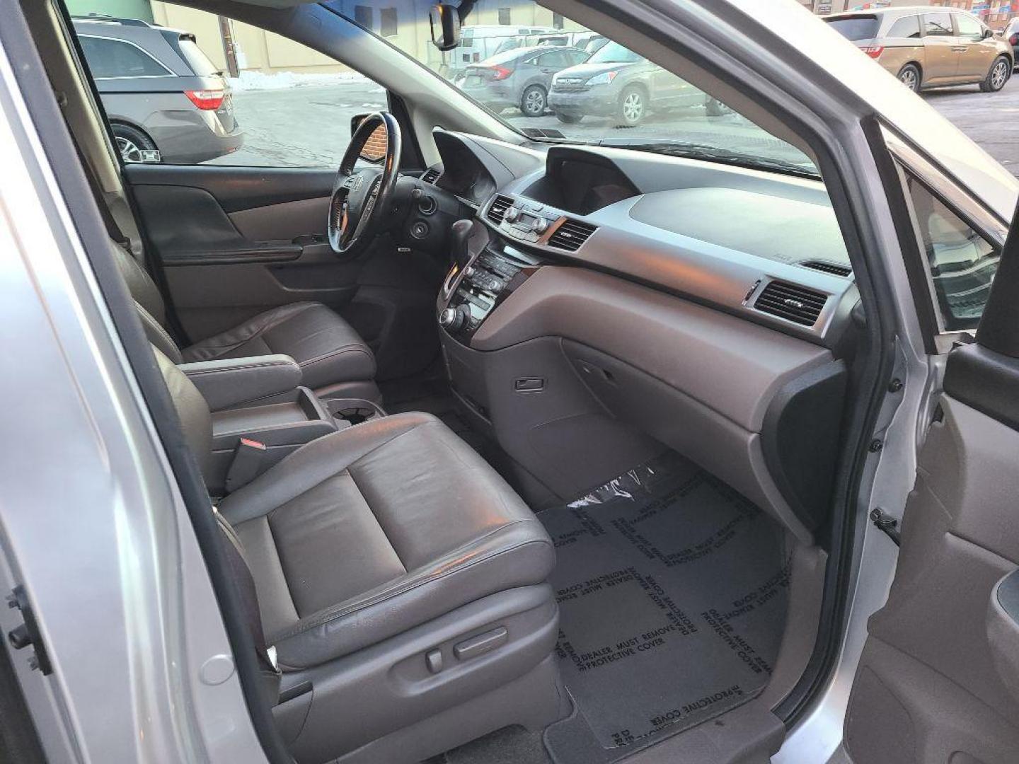 2011 SILVER HONDA ODYSSEY TOURING (5FNRL5H92BB) with an 3.5L engine, Automatic transmission, located at 117 North Cameron Street, Harrisburg, PA, 17101, (717) 963-8962, 40.267021, -76.875351 - WE FINANCE!!! Good Credit/ Bad Credit/ No Credit - ALL Trade-Ins Welcomed!!! ***Guaranteed Credit Approval*** APPLY ONLINE or CALL us TODAY ;) Internet Prices and Marketplace Prices are SPECIAL discounted ***CASH DEALS*** Retail Prices are higher. Please call us to discuss your cash and finan - Photo#8