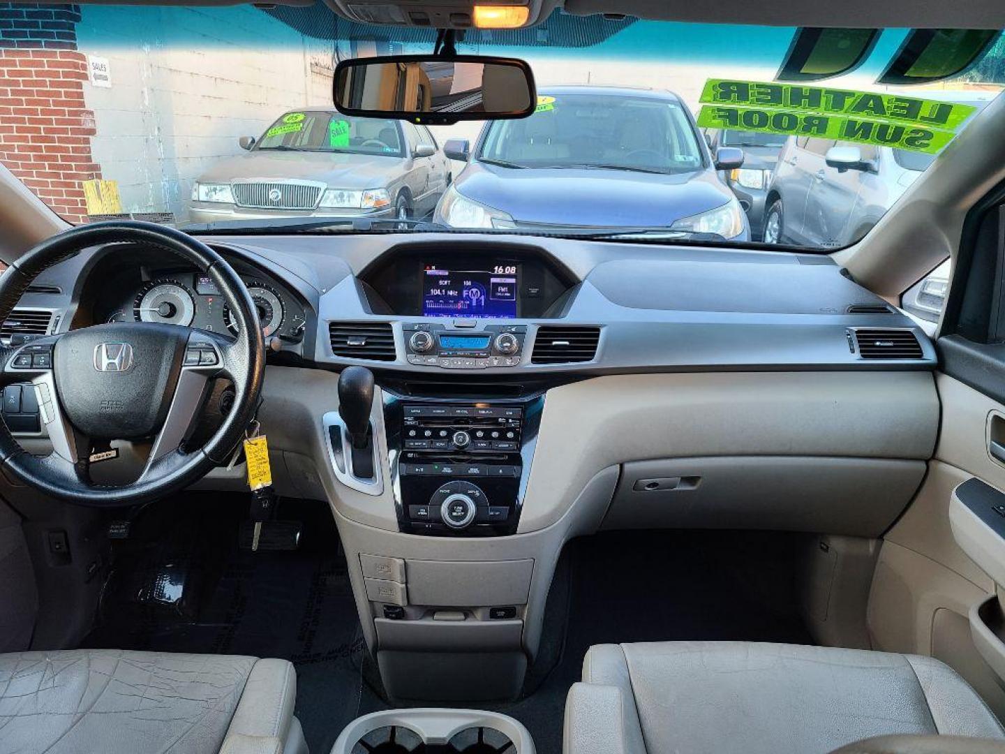 2011 GOLD HONDA ODYSSEY EXL (5FNRL5H65BB) with an 3.5L engine, Automatic transmission, located at 117 North Cameron Street, Harrisburg, PA, 17101, (717) 963-8962, 40.267021, -76.875351 - Photo#10