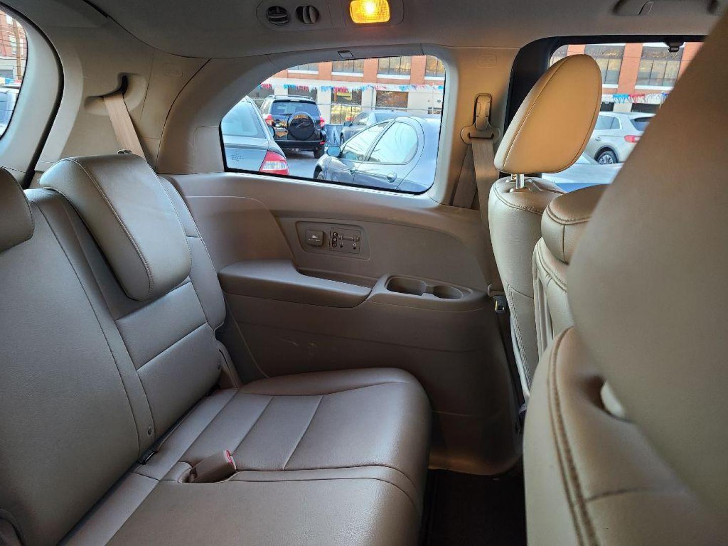 2011 GOLD HONDA ODYSSEY EXL (5FNRL5H65BB) with an 3.5L engine, Automatic transmission, located at 117 North Cameron Street, Harrisburg, PA, 17101, (717) 963-8962, 40.267021, -76.875351 - Photo#11