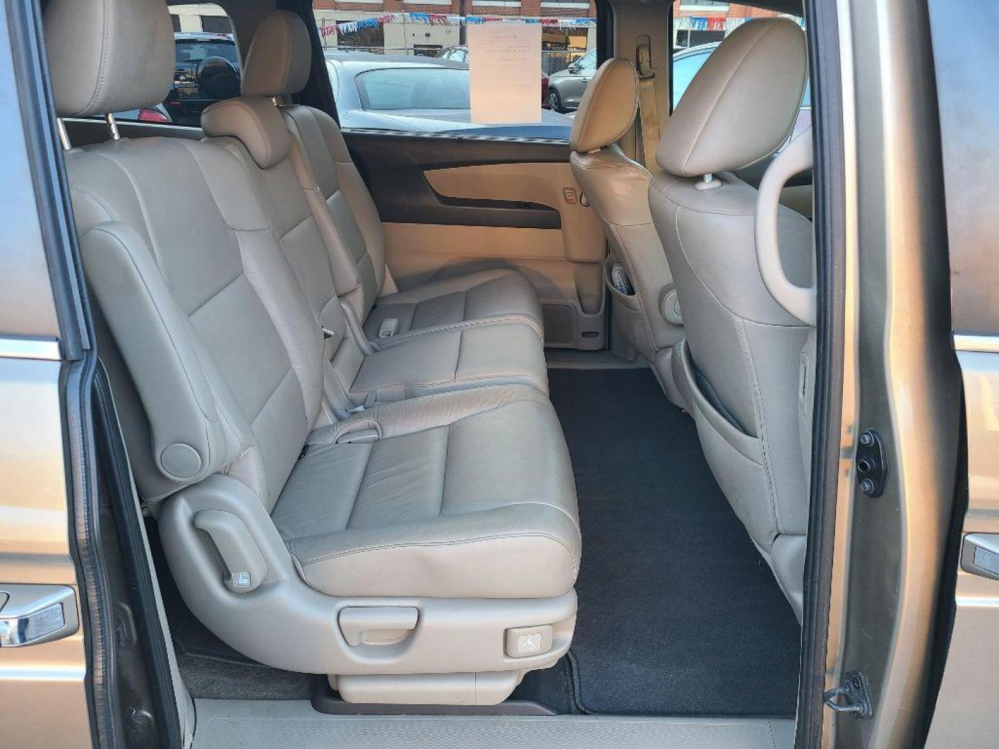 2011 GOLD HONDA ODYSSEY EXL (5FNRL5H65BB) with an 3.5L engine, Automatic transmission, located at 117 North Cameron Street, Harrisburg, PA, 17101, (717) 963-8962, 40.267021, -76.875351 - Photo#12