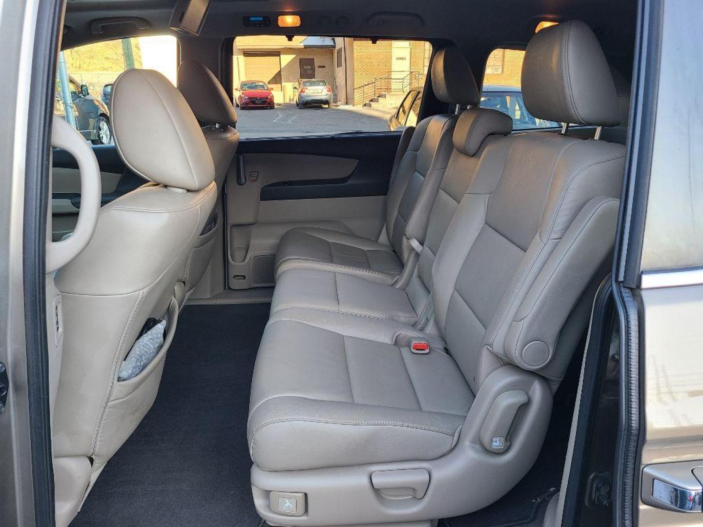 2011 GOLD HONDA ODYSSEY EXL (5FNRL5H65BB) with an 3.5L engine, Automatic transmission, located at 117 North Cameron Street, Harrisburg, PA, 17101, (717) 963-8962, 40.267021, -76.875351 - Photo#15