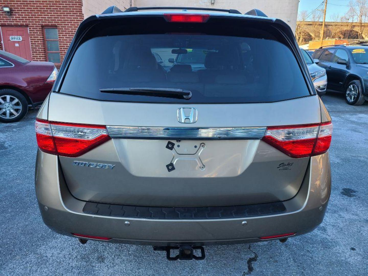 2011 GOLD HONDA ODYSSEY EXL (5FNRL5H65BB) with an 3.5L engine, Automatic transmission, located at 117 North Cameron Street, Harrisburg, PA, 17101, (717) 963-8962, 40.267021, -76.875351 - Photo#3
