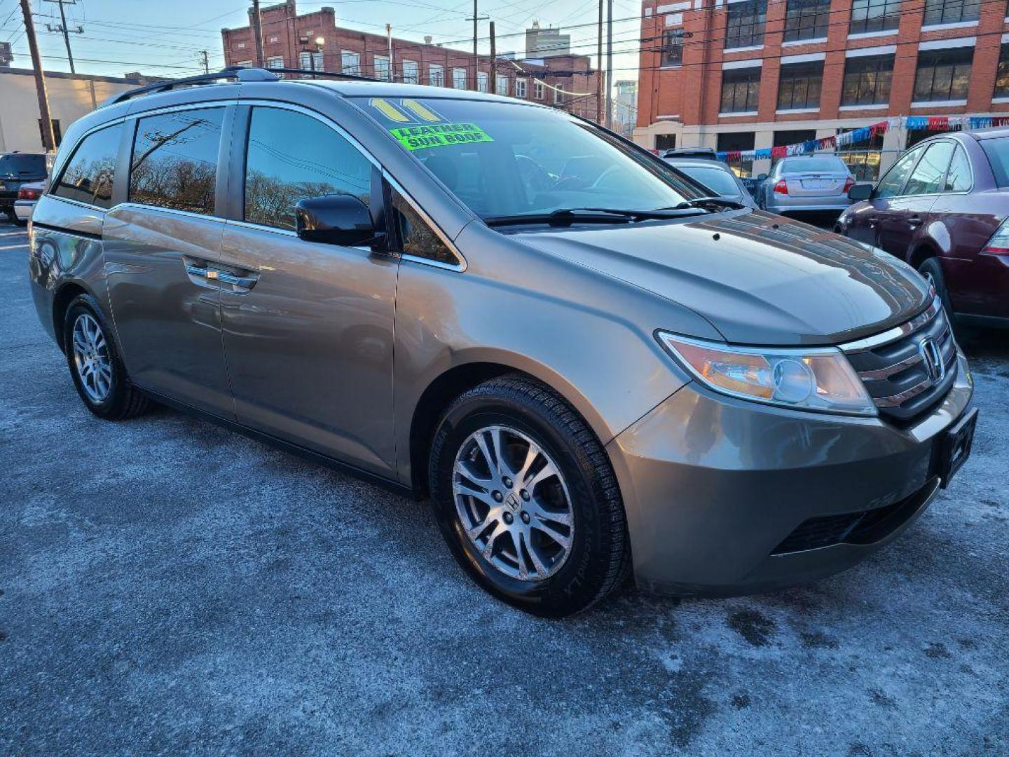 2011 GOLD HONDA ODYSSEY EXL (5FNRL5H65BB) with an 3.5L engine, Automatic transmission, located at 117 North Cameron Street, Harrisburg, PA, 17101, (717) 963-8962, 40.267021, -76.875351 - Photo#6