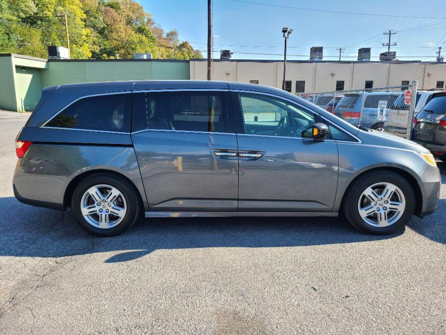 2011 GRAY HONDA ODYSSEY TOURING (5FNRL5H92BB) with an 3.5L engine, Automatic transmission, located at 7981 Paxton Street, Harrisburg, PA, 17111, (717) 561-2926, 40.261490, -76.749229 - WE FINANCE!!! Good Credit/ Bad Credit/ No Credit - ALL Trade-Ins Welcomed!!! ***Guaranteed Credit Approval*** APPLY ONLINE or CALL us TODAY ;) Please call us to discuss your cash and financing options. - Photo#5