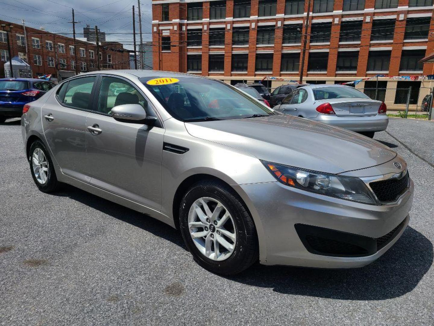 2011 SILVER KIA OPTIMA LX (KNAGM4A70B5) with an 2.4L engine, Automatic transmission, located at 117 North Cameron Street, Harrisburg, PA, 17101, (717) 963-8962, 40.267021, -76.875351 - WE FINANCE!!! Good Credit/ Bad Credit/ No Credit - ALL Trade-Ins Welcomed!!! ***Guaranteed Credit Approval*** APPLY ONLINE or CALL us TODAY ;) Internet Prices and Marketplace Prices are SPECIAL discounted ***CASH DEALS*** Retail Prices are higher. Please call us to discuss your cash and finan - Photo#6