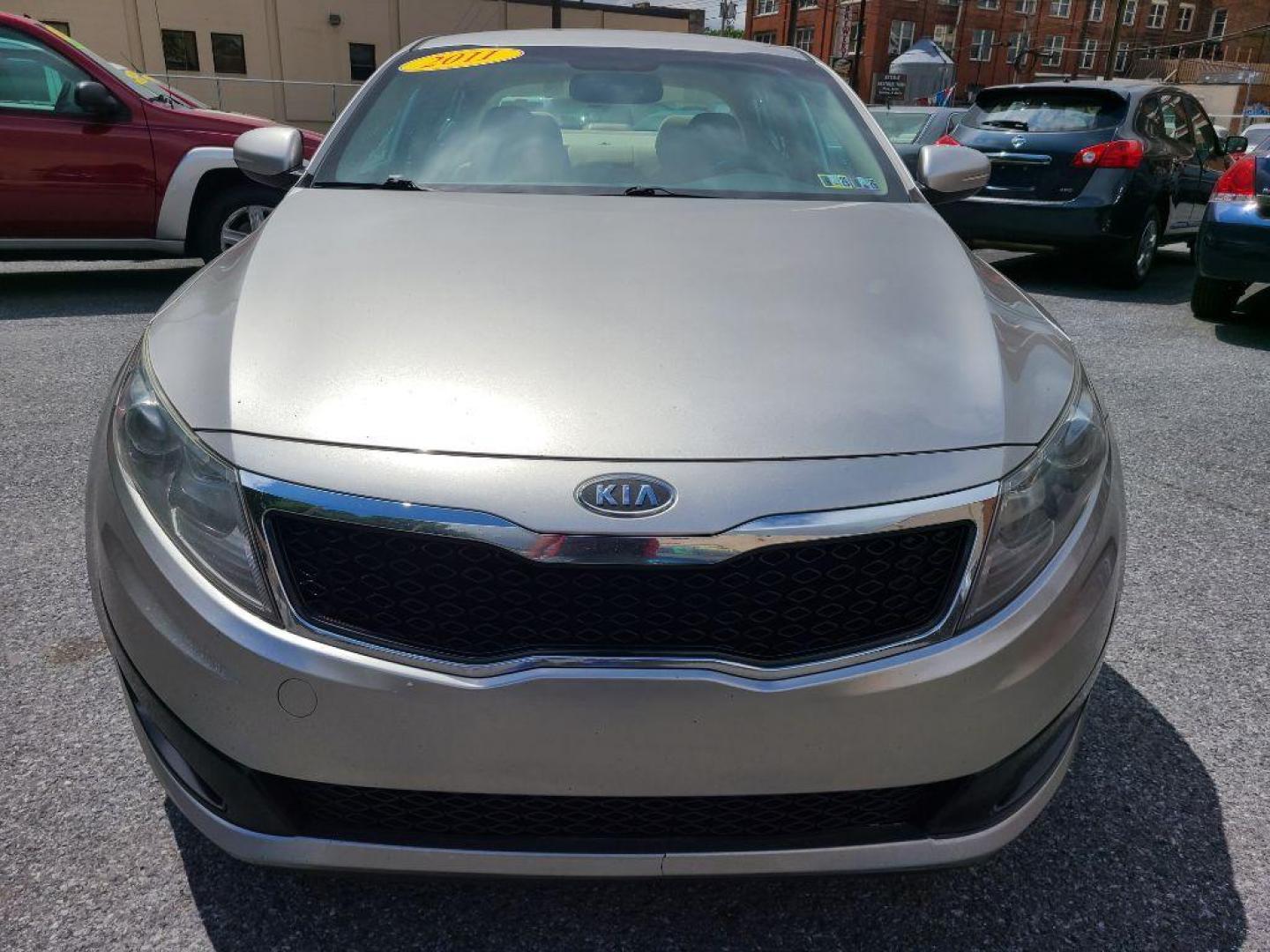 2011 SILVER KIA OPTIMA LX (KNAGM4A70B5) with an 2.4L engine, Automatic transmission, located at 117 North Cameron Street, Harrisburg, PA, 17101, (717) 963-8962, 40.267021, -76.875351 - WE FINANCE!!! Good Credit/ Bad Credit/ No Credit - ALL Trade-Ins Welcomed!!! ***Guaranteed Credit Approval*** APPLY ONLINE or CALL us TODAY ;) Internet Prices and Marketplace Prices are SPECIAL discounted ***CASH DEALS*** Retail Prices are higher. Please call us to discuss your cash and finan - Photo#7