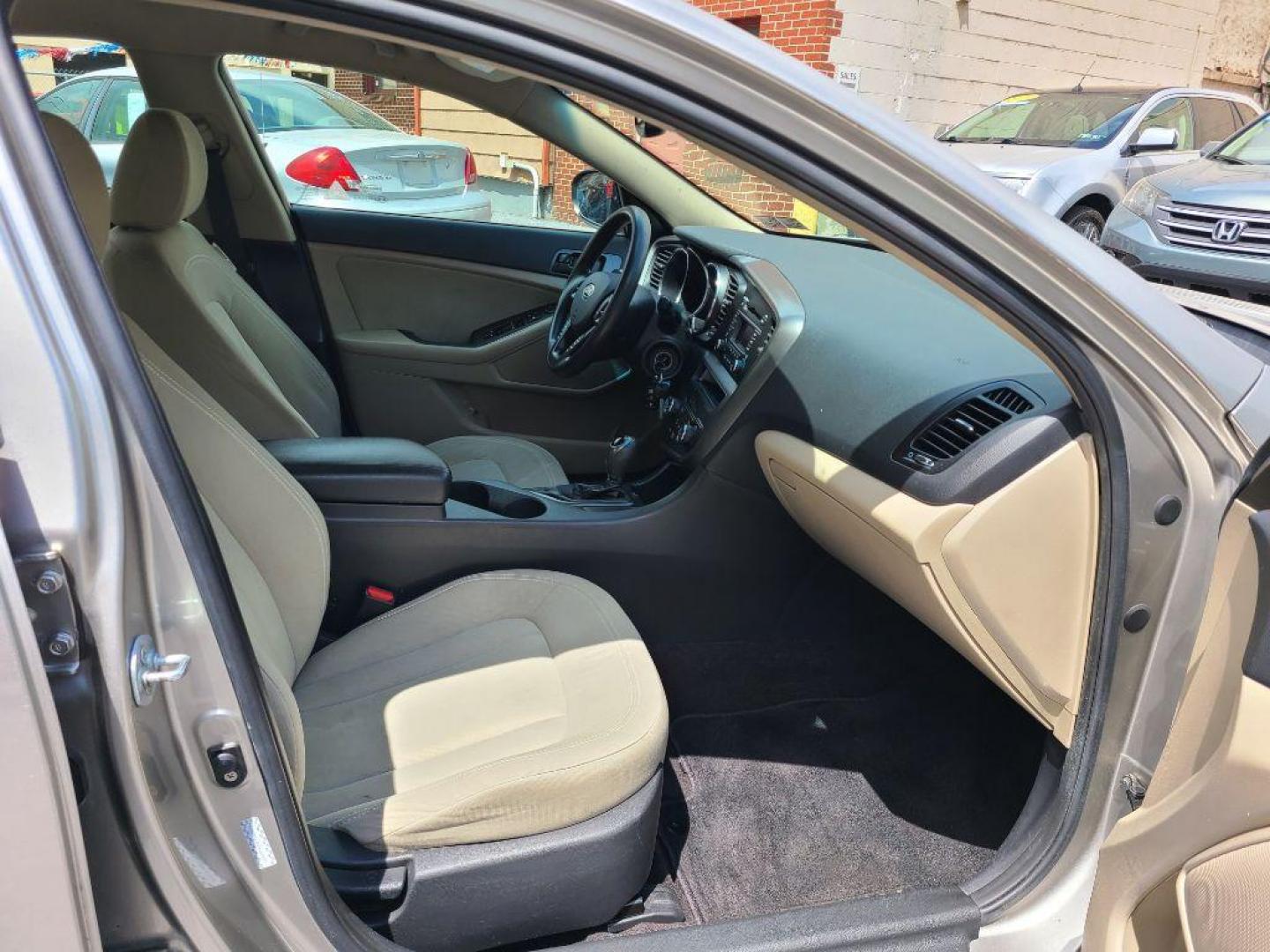 2011 SILVER KIA OPTIMA LX (KNAGM4A70B5) with an 2.4L engine, Automatic transmission, located at 117 North Cameron Street, Harrisburg, PA, 17101, (717) 963-8962, 40.267021, -76.875351 - WE FINANCE!!! Good Credit/ Bad Credit/ No Credit - ALL Trade-Ins Welcomed!!! ***Guaranteed Credit Approval*** APPLY ONLINE or CALL us TODAY ;) Internet Prices and Marketplace Prices are SPECIAL discounted ***CASH DEALS*** Retail Prices are higher. Please call us to discuss your cash and finan - Photo#8