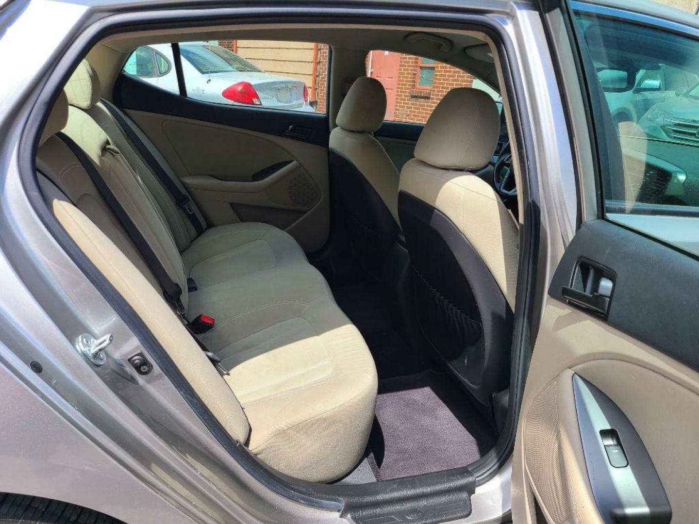2011 SILVER KIA OPTIMA LX (KNAGM4A70B5) with an 2.4L engine, Automatic transmission, located at 117 North Cameron Street, Harrisburg, PA, 17101, (717) 963-8962, 40.267021, -76.875351 - WE FINANCE!!! Good Credit/ Bad Credit/ No Credit - ALL Trade-Ins Welcomed!!! ***Guaranteed Credit Approval*** APPLY ONLINE or CALL us TODAY ;) Internet Prices and Marketplace Prices are SPECIAL discounted ***CASH DEALS*** Retail Prices are higher. Please call us to discuss your cash and finan - Photo#10