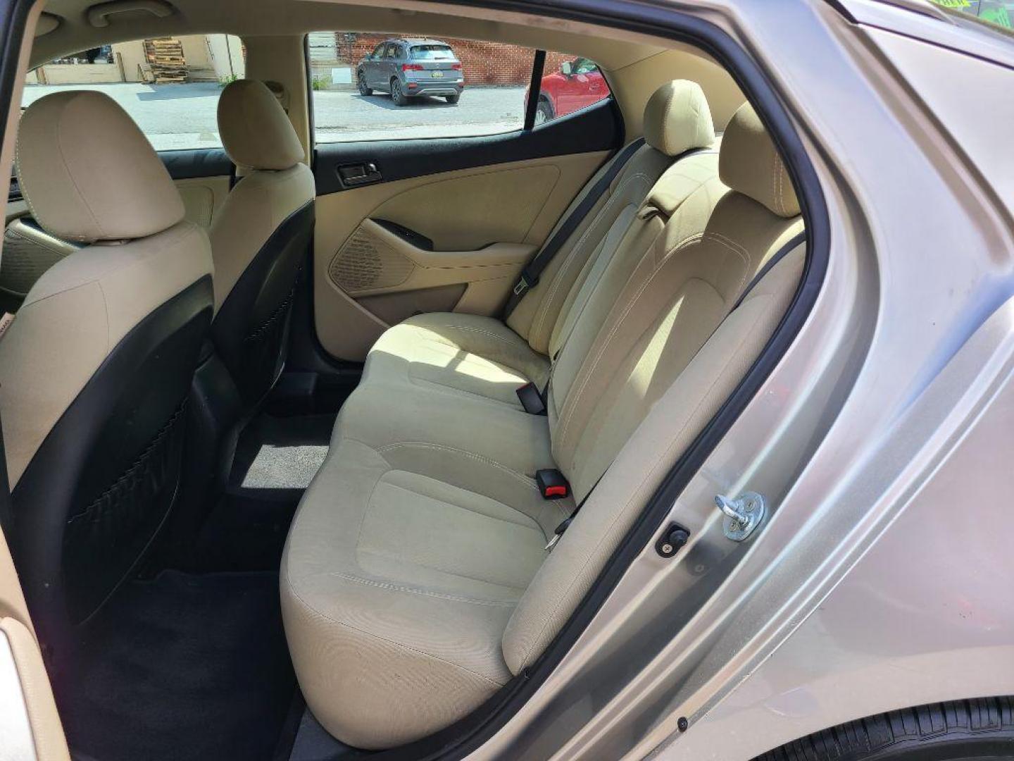 2011 SILVER KIA OPTIMA LX (KNAGM4A70B5) with an 2.4L engine, Automatic transmission, located at 117 North Cameron Street, Harrisburg, PA, 17101, (717) 963-8962, 40.267021, -76.875351 - WE FINANCE!!! Good Credit/ Bad Credit/ No Credit - ALL Trade-Ins Welcomed!!! ***Guaranteed Credit Approval*** APPLY ONLINE or CALL us TODAY ;) Internet Prices and Marketplace Prices are SPECIAL discounted ***CASH DEALS*** Retail Prices are higher. Please call us to discuss your cash and finan - Photo#12