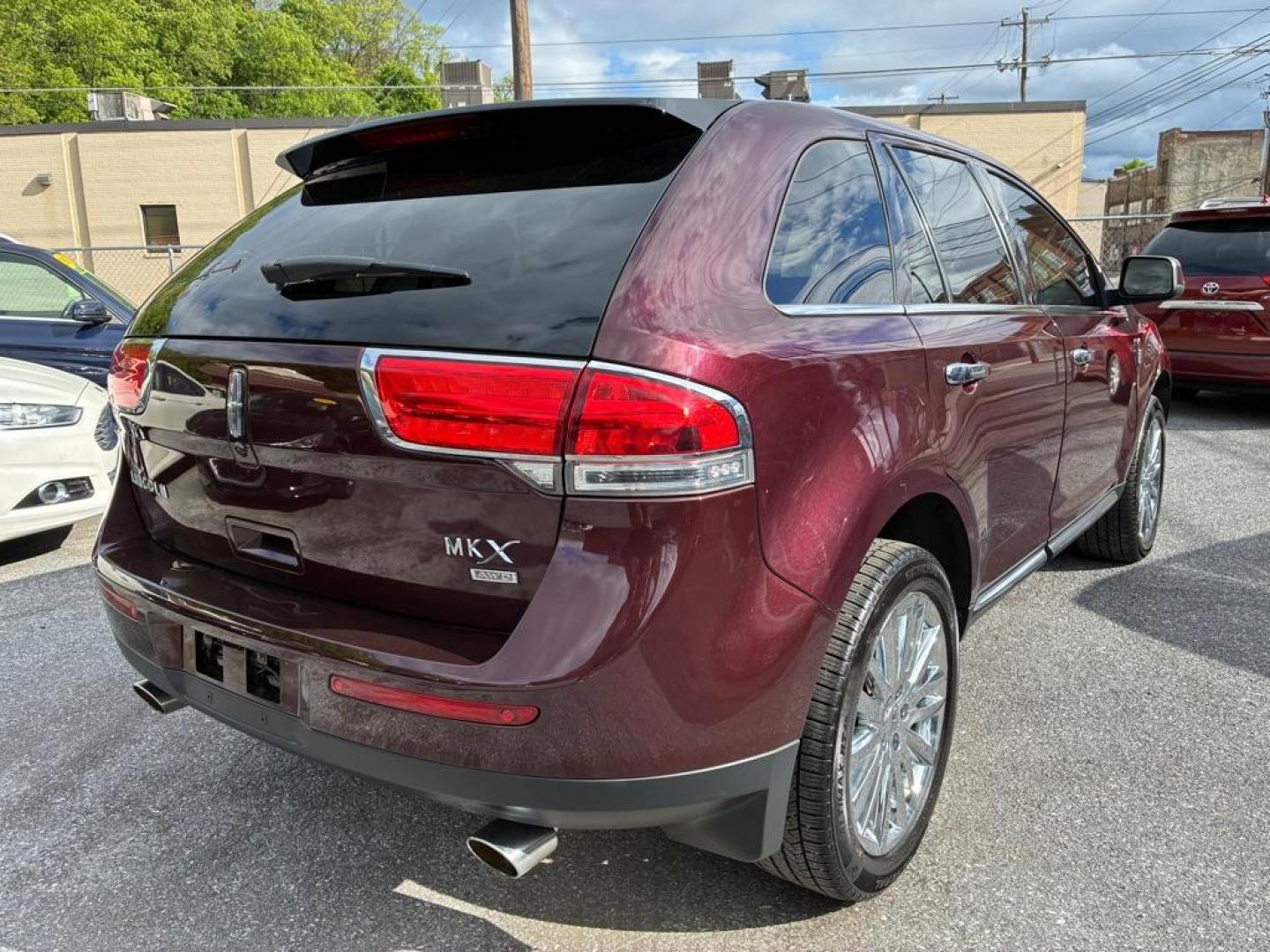 2011 BURGAN LINCOLN MKX (2LMDJ8JKXBB) with an 3.7L engine, Automatic transmission, located at 117 North Cameron Street, Harrisburg, PA, 17101, (717) 963-8962, 40.267021, -76.875351 - WE FINANCE!!! MOST vehicles are available for financing. Good Credit/ Challenged Credit/ No Credit - ALL Trade-Ins Welcomed!!! APPLY ONLINE or CALL us TODAY Please call us to discuss your cash and/or financing options. Thanks for checking our inventory! We're here to help. - Photo#4