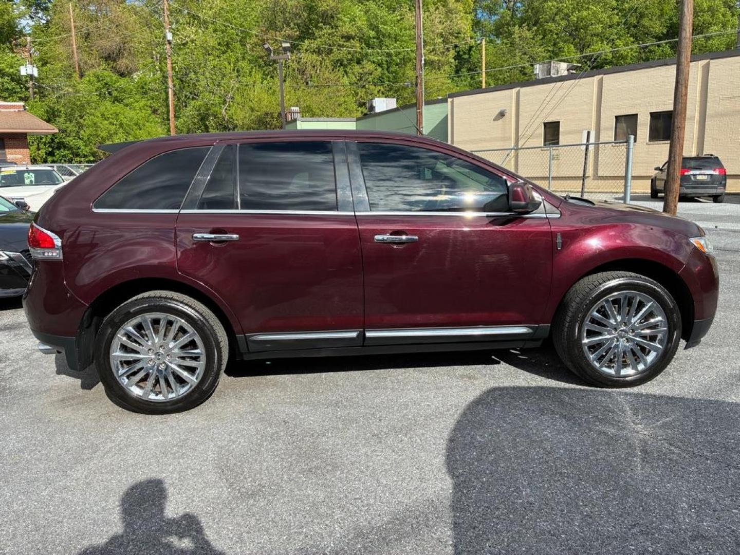 2011 BURGAN LINCOLN MKX (2LMDJ8JKXBB) with an 3.7L engine, Automatic transmission, located at 117 North Cameron Street, Harrisburg, PA, 17101, (717) 963-8962, 40.267021, -76.875351 - WE FINANCE!!! MOST vehicles are available for financing. Good Credit/ Challenged Credit/ No Credit - ALL Trade-Ins Welcomed!!! APPLY ONLINE or CALL us TODAY Please call us to discuss your cash and/or financing options. Thanks for checking our inventory! We're here to help. - Photo#5