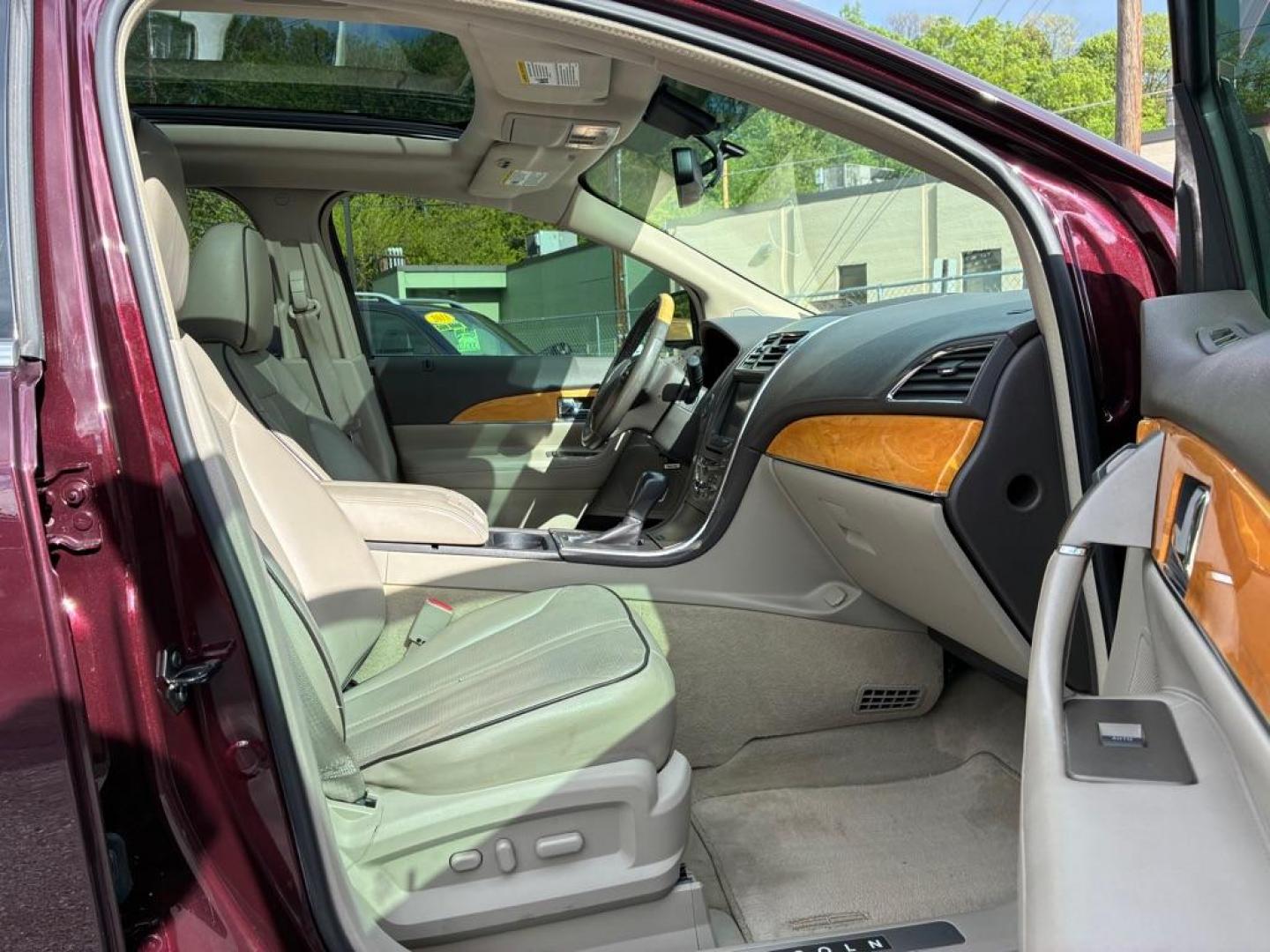 2011 BURGAN LINCOLN MKX (2LMDJ8JKXBB) with an 3.7L engine, Automatic transmission, located at 117 North Cameron Street, Harrisburg, PA, 17101, (717) 963-8962, 40.267021, -76.875351 - WE FINANCE!!! MOST vehicles are available for financing. Good Credit/ Challenged Credit/ No Credit - ALL Trade-Ins Welcomed!!! APPLY ONLINE or CALL us TODAY Please call us to discuss your cash and/or financing options. Thanks for checking our inventory! We're here to help. - Photo#8