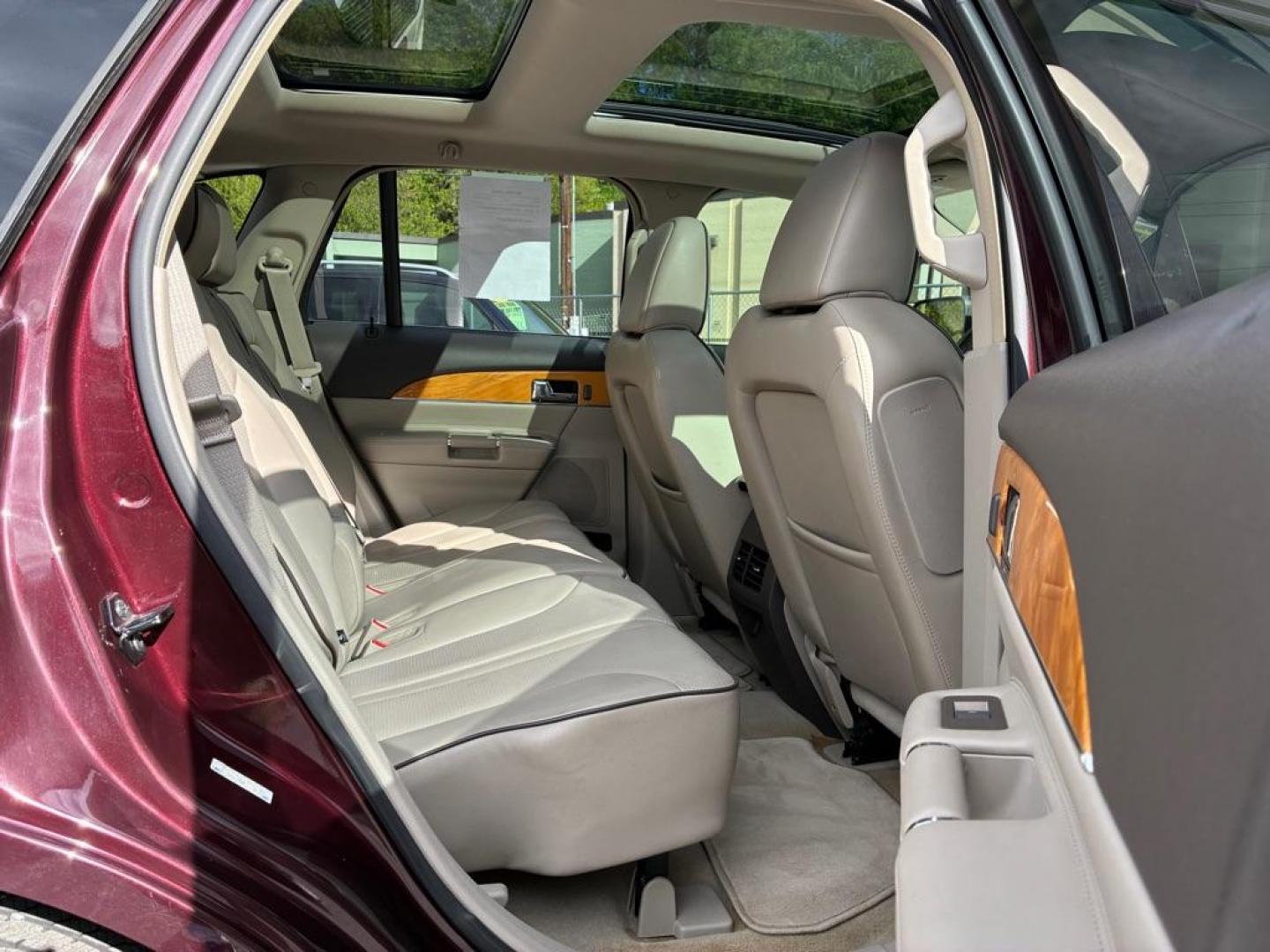 2011 BURGAN LINCOLN MKX (2LMDJ8JKXBB) with an 3.7L engine, Automatic transmission, located at 117 North Cameron Street, Harrisburg, PA, 17101, (717) 963-8962, 40.267021, -76.875351 - WE FINANCE!!! MOST vehicles are available for financing. Good Credit/ Challenged Credit/ No Credit - ALL Trade-Ins Welcomed!!! APPLY ONLINE or CALL us TODAY Please call us to discuss your cash and/or financing options. Thanks for checking our inventory! We're here to help. - Photo#9