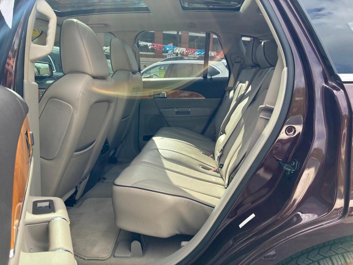 2011 BURGAN LINCOLN MKX (2LMDJ8JKXBB) with an 3.7L engine, Automatic transmission, located at 117 North Cameron Street, Harrisburg, PA, 17101, (717) 963-8962, 40.267021, -76.875351 - WE FINANCE!!! MOST vehicles are available for financing. Good Credit/ Challenged Credit/ No Credit - ALL Trade-Ins Welcomed!!! APPLY ONLINE or CALL us TODAY Please call us to discuss your cash and/or financing options. Thanks for checking our inventory! We're here to help. - Photo#11