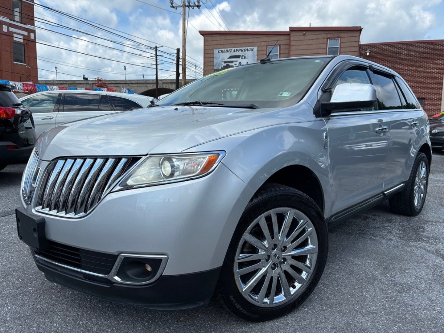 2011 SILVER LINCOLN MKX (2LMDJ8JK4BB) with an 3.7L engine, Automatic transmission, located at 117 North Cameron Street, Harrisburg, PA, 17101, (717) 963-8962, 40.267021, -76.875351 - WE FINANCE!!! MOST vehicles are available for financing. Good Credit/ Challenged Credit/ No Credit - ALL Trade-Ins Welcomed!!! APPLY ONLINE or CALL us TODAY Please call us to discuss your cash and/or financing options. Thanks for checking our inventory! We're here to help.- Photo#0